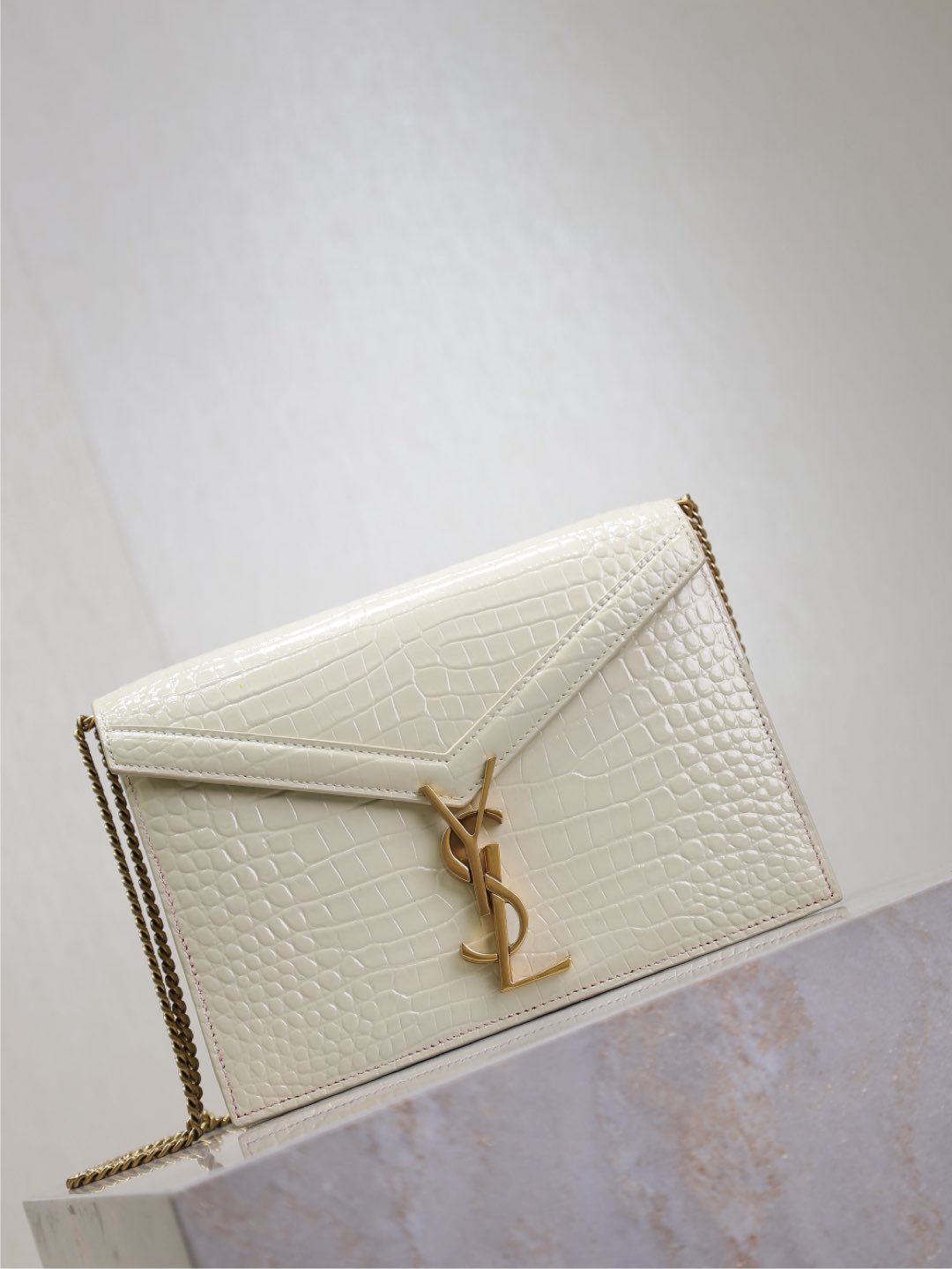 CASSANDRA CHAIN BAG 22 IN WHITE CROCODILE PATTERN CALFSKIN GOLD HARDWARE mysite