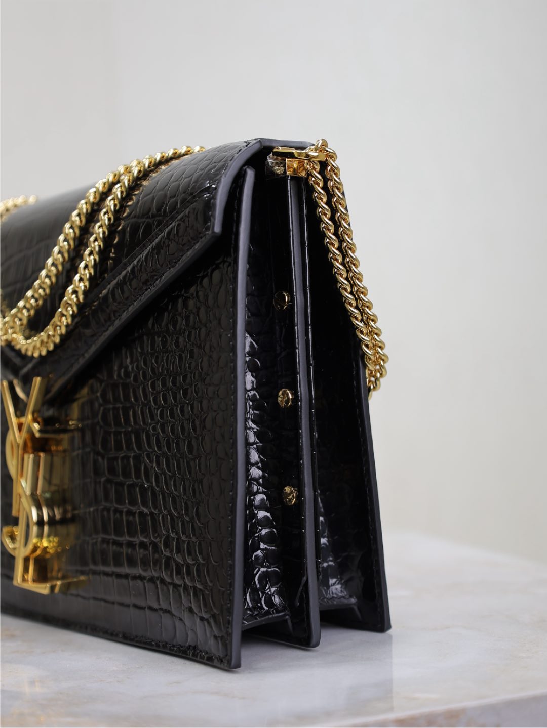 CASSANDRA CHAIN BAG 22 IN BLACK CROCODILE PATTERN CALFSKIN GOLD HARDWARE mysite