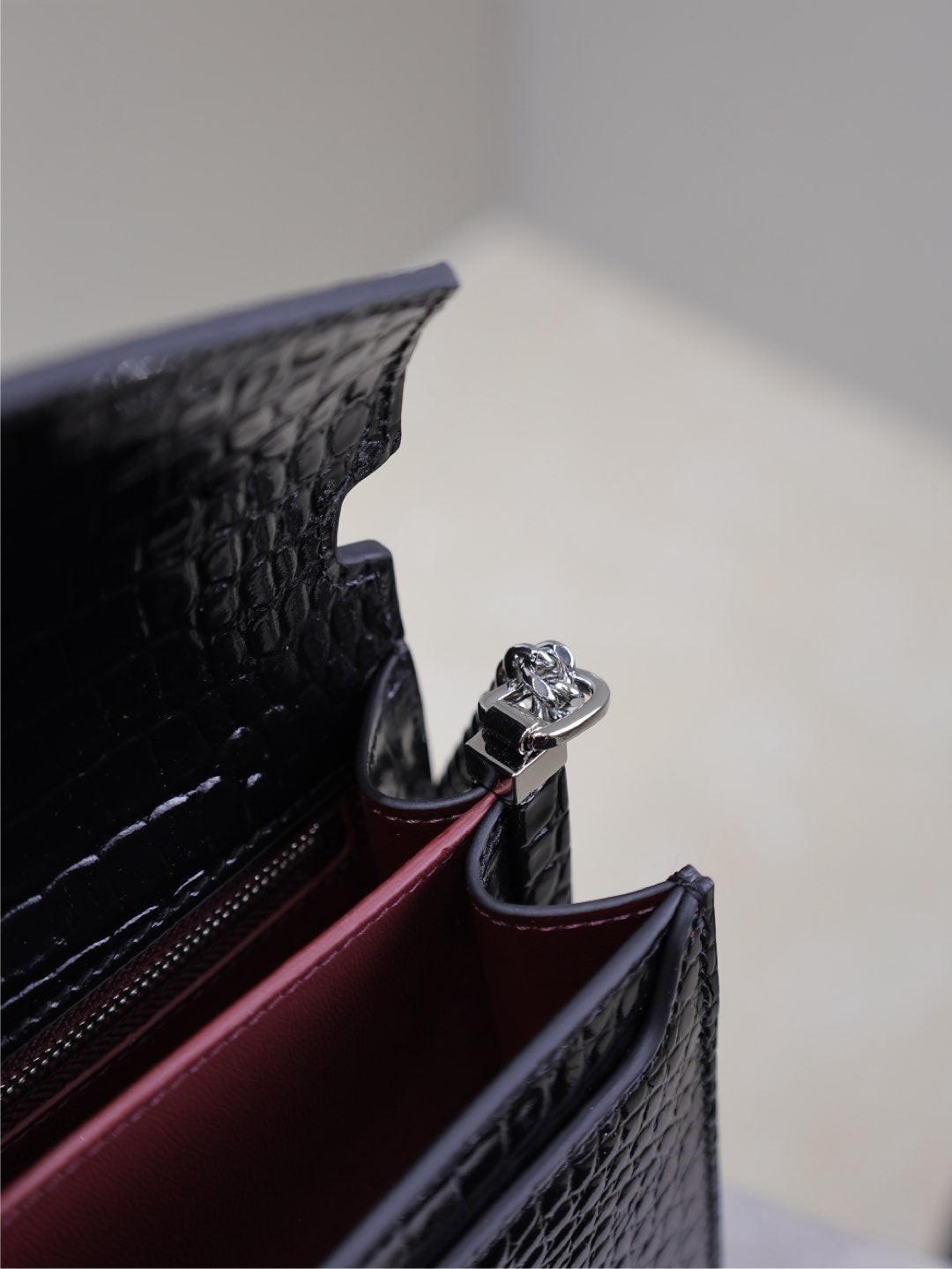 CASSANDRA CHAIN BAG 22 IN BLACK CROCODILE PATTERN CALFSKIN SILVER HARDWARE mysite