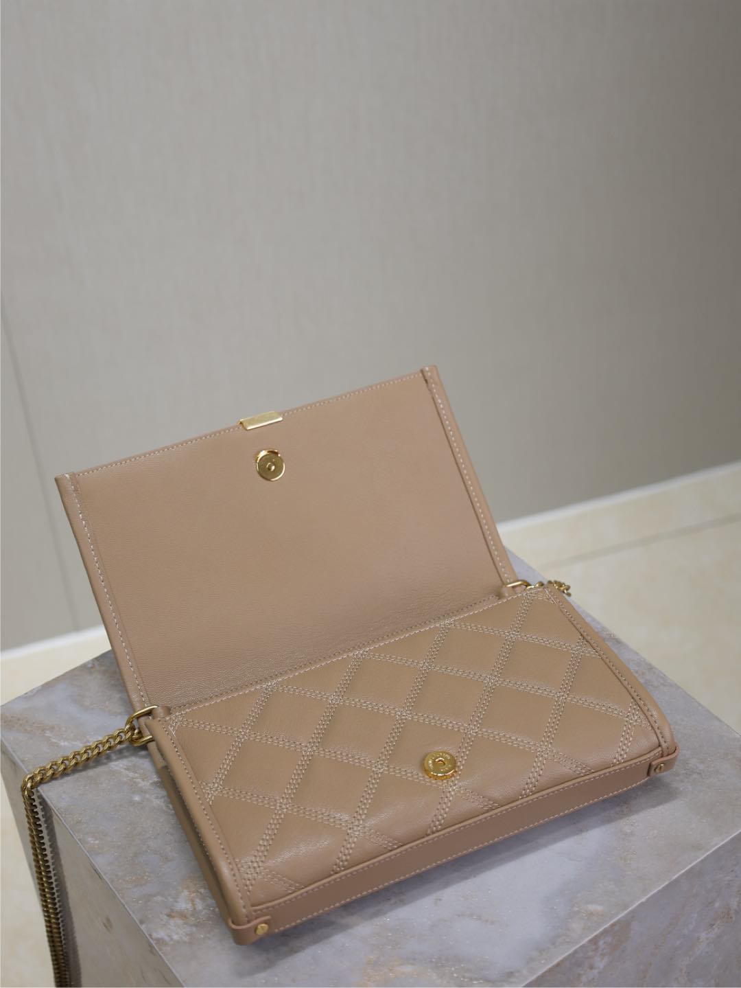 BECKY 22 IN MEDIUM BROWN QUILTED LAMBSKIN GOLD HARDWARE mysite