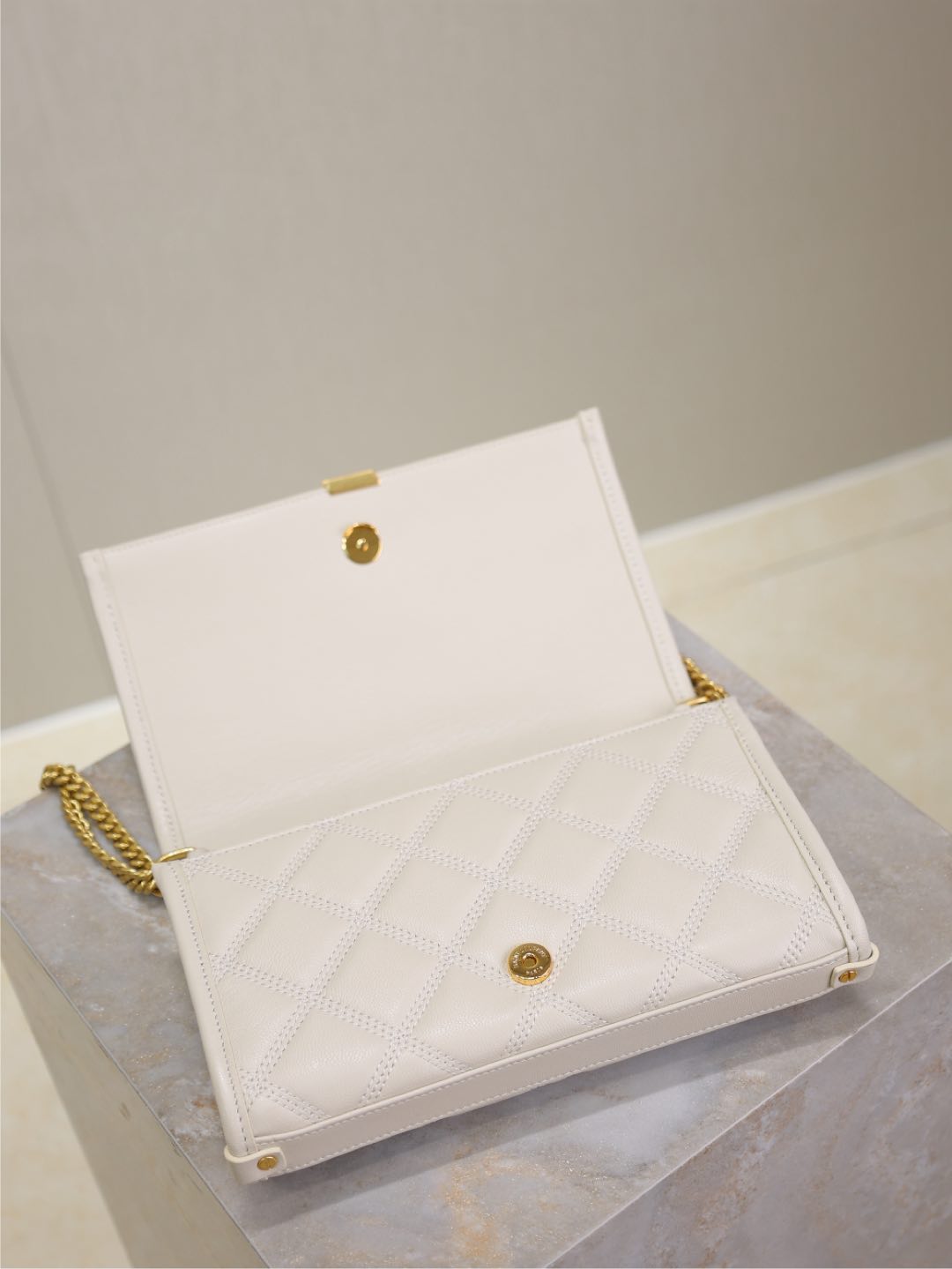 BECKY 22 IN WHITE QUILTED LAMBSKIN GOLD HARDWARE mysite