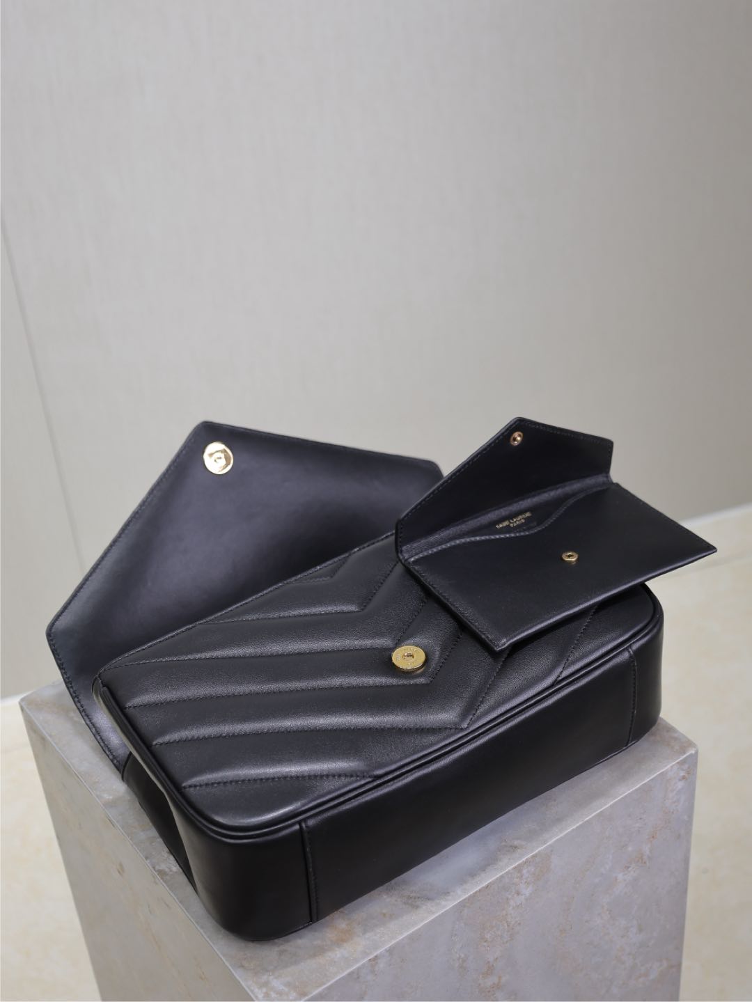 LOULOU MEDIUM 29 IN BLACK SHEEPSKIN GOLD HARDWARE mysite