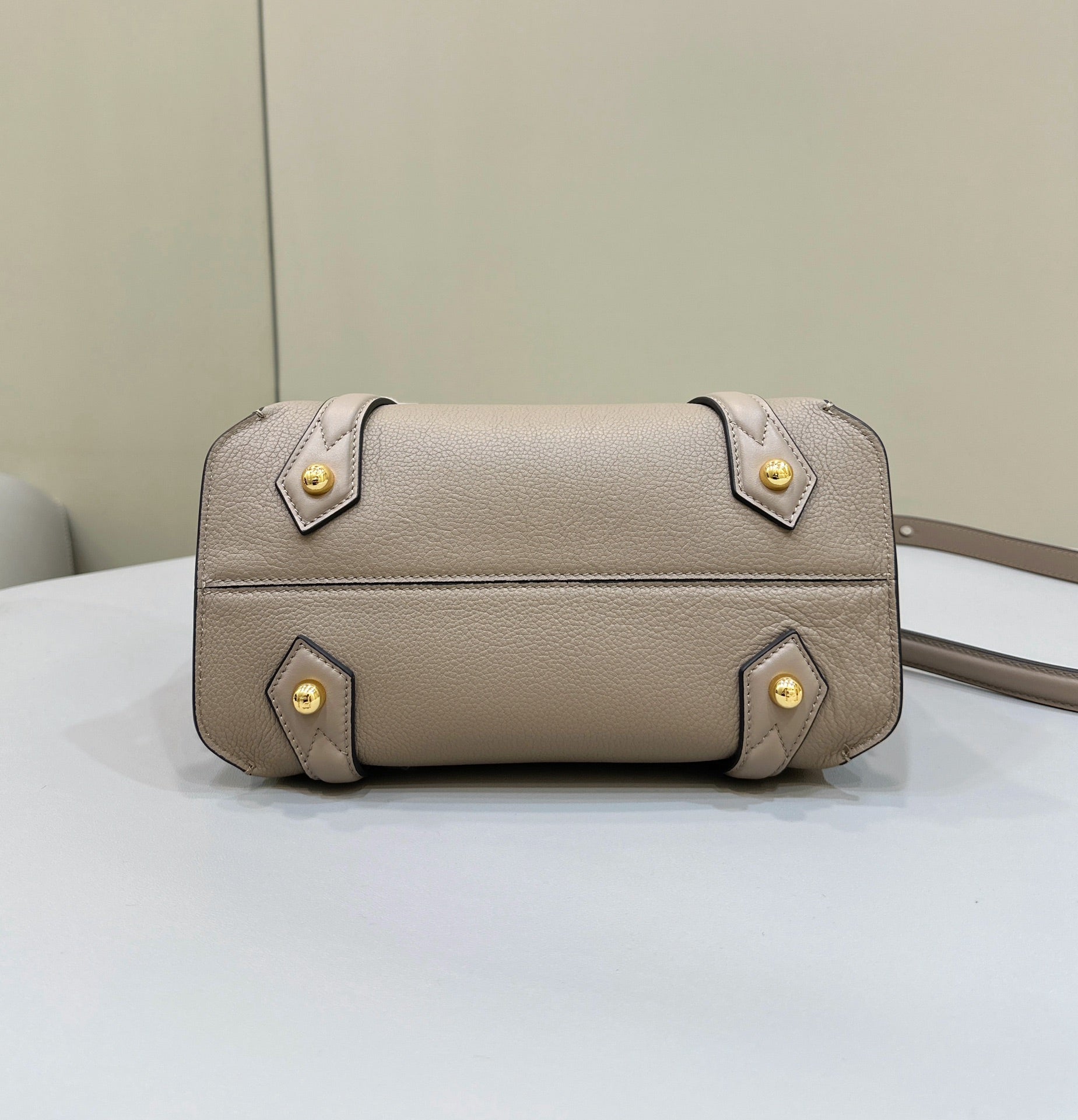 FENDI 27 BAG IN TAN BROWN CALFSKIN WITH GOLD HARDWARE mysite