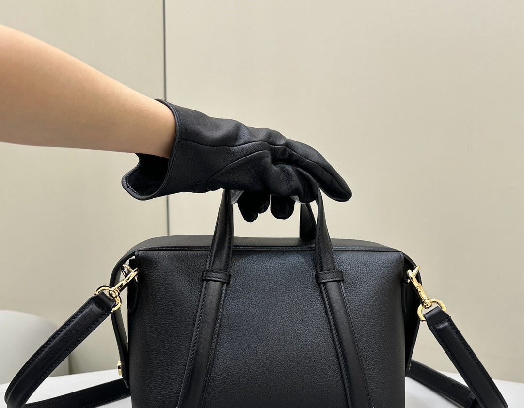 FENDI 27 BAG IN BLACK CALFSKIN WITH GOLD HARDWARE mysite