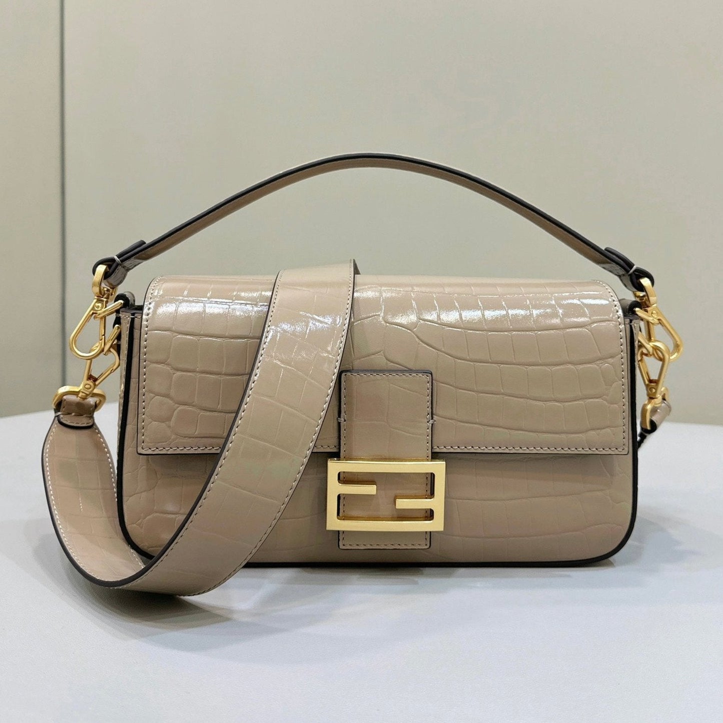 FENDI BAGUETTE 27 BAG IN SAND BEIGE CALFSKIN WITH GOLD HARDWARE mysite