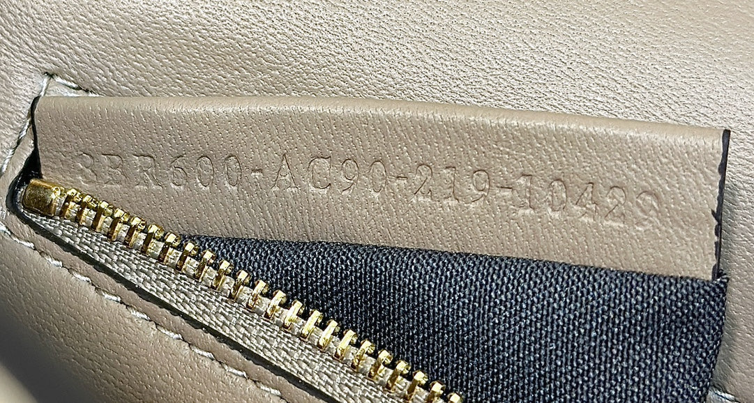 FENDI BAGUETTE 27 BAG IN SAND BEIGE CALFSKIN WITH GOLD HARDWARE mysite