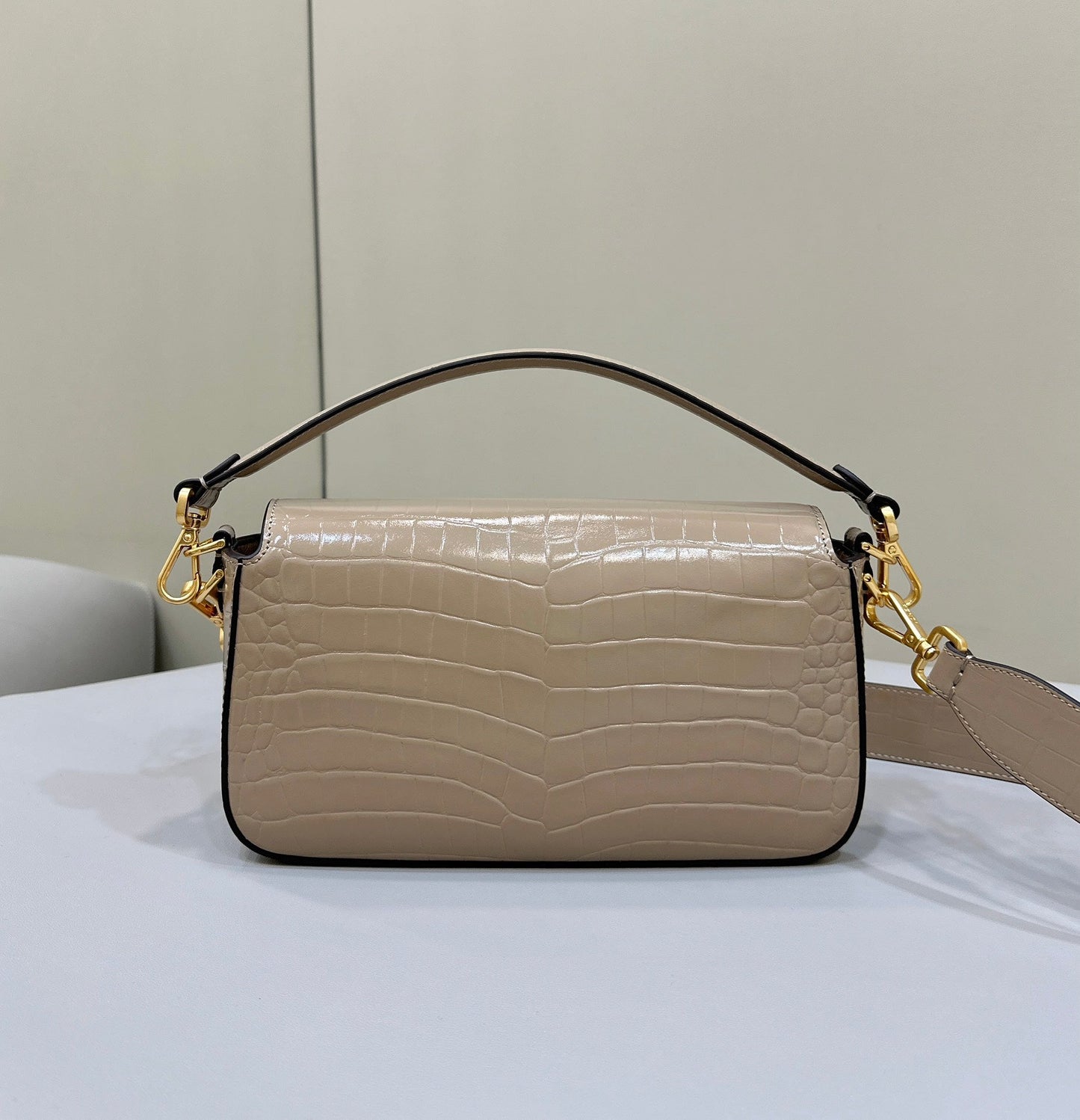 FENDI BAGUETTE 27 BAG IN SAND BEIGE CALFSKIN WITH GOLD HARDWARE mysite