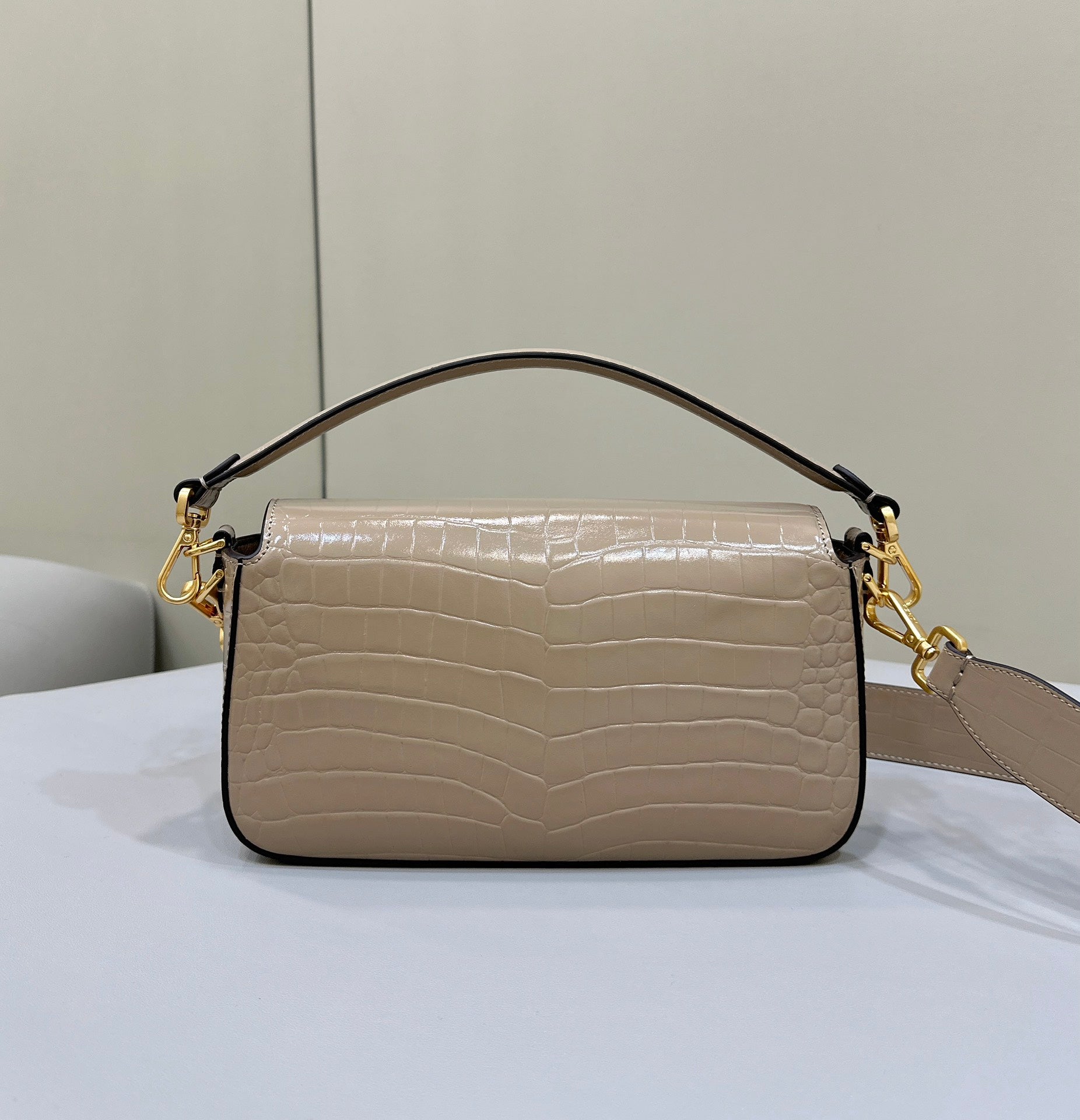 FENDI BAGUETTE 27 BAG IN SAND BEIGE CALFSKIN WITH GOLD HARDWARE mysite