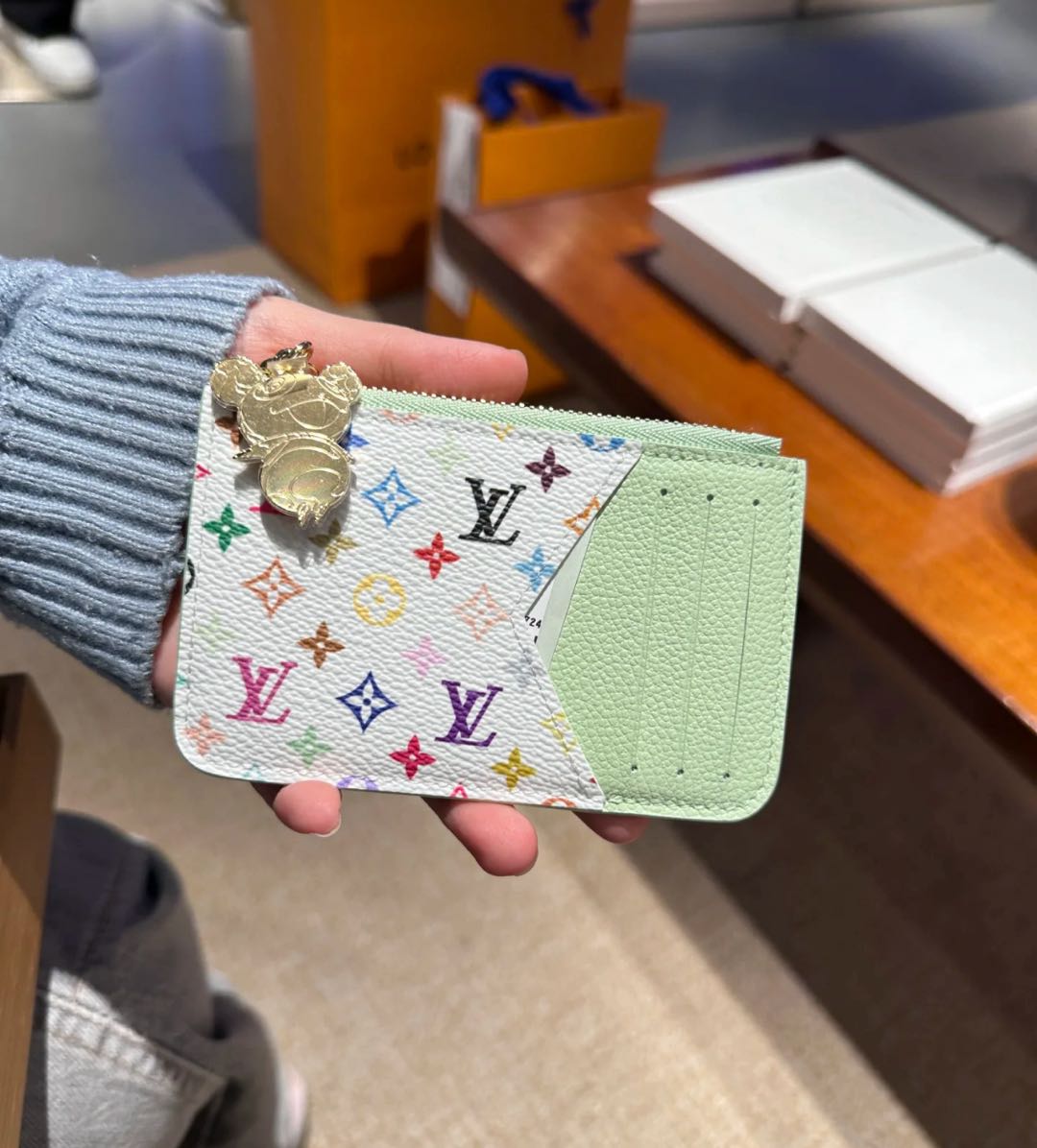 L--Inspired Card Holder Wallet: Chic & Functional!-s mysite