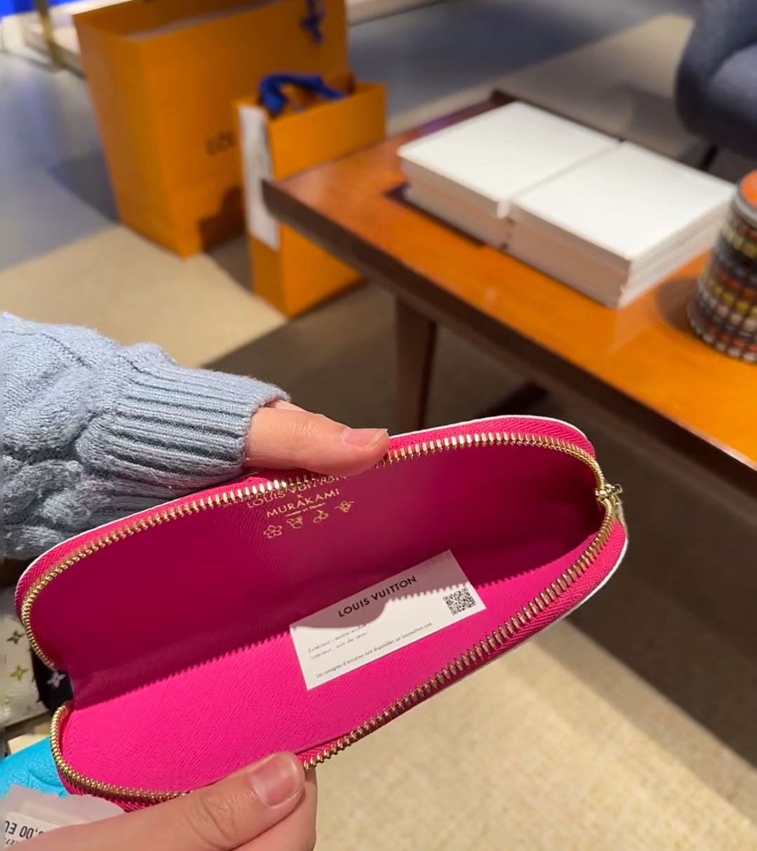 L--Inspired Card Holder Wallet: Chic & Functional!-s mysite