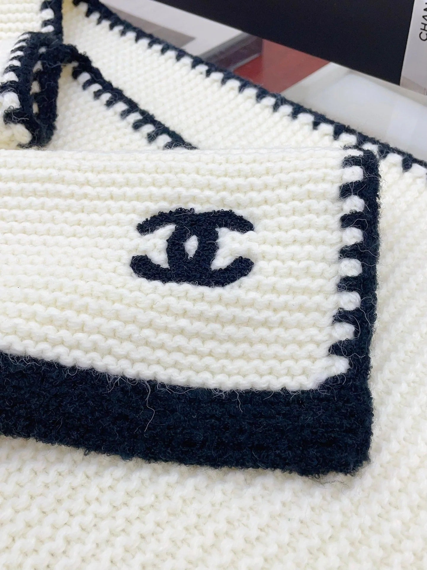 KNIT SCARF 200 CM IN WHITE CASHMERE WITH BLACK LOGO 383911 mysite