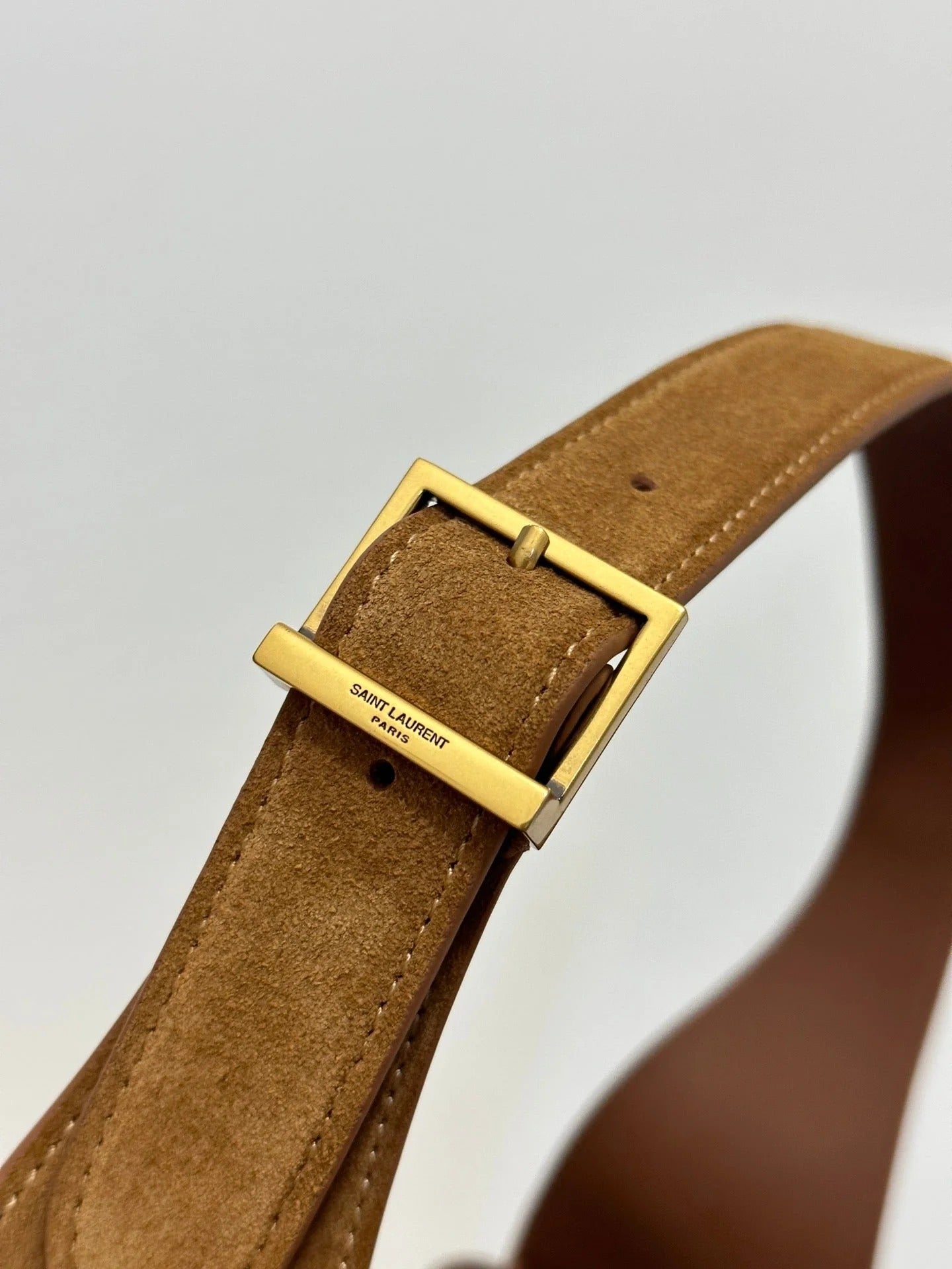 LE 5 À 7 SUPPLE SMALL 22 IN CARAMEL BROWN SUEDE mysite