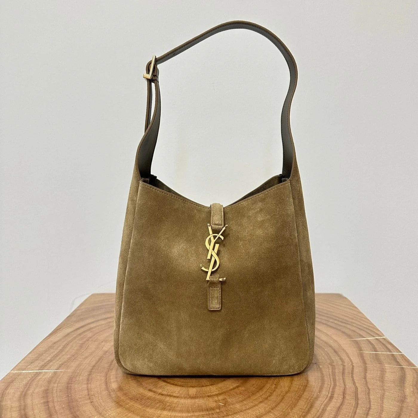 LE 5 À 7 SUPPLE SMALL 22 IN PEANUT BROWN SUEDE mysite