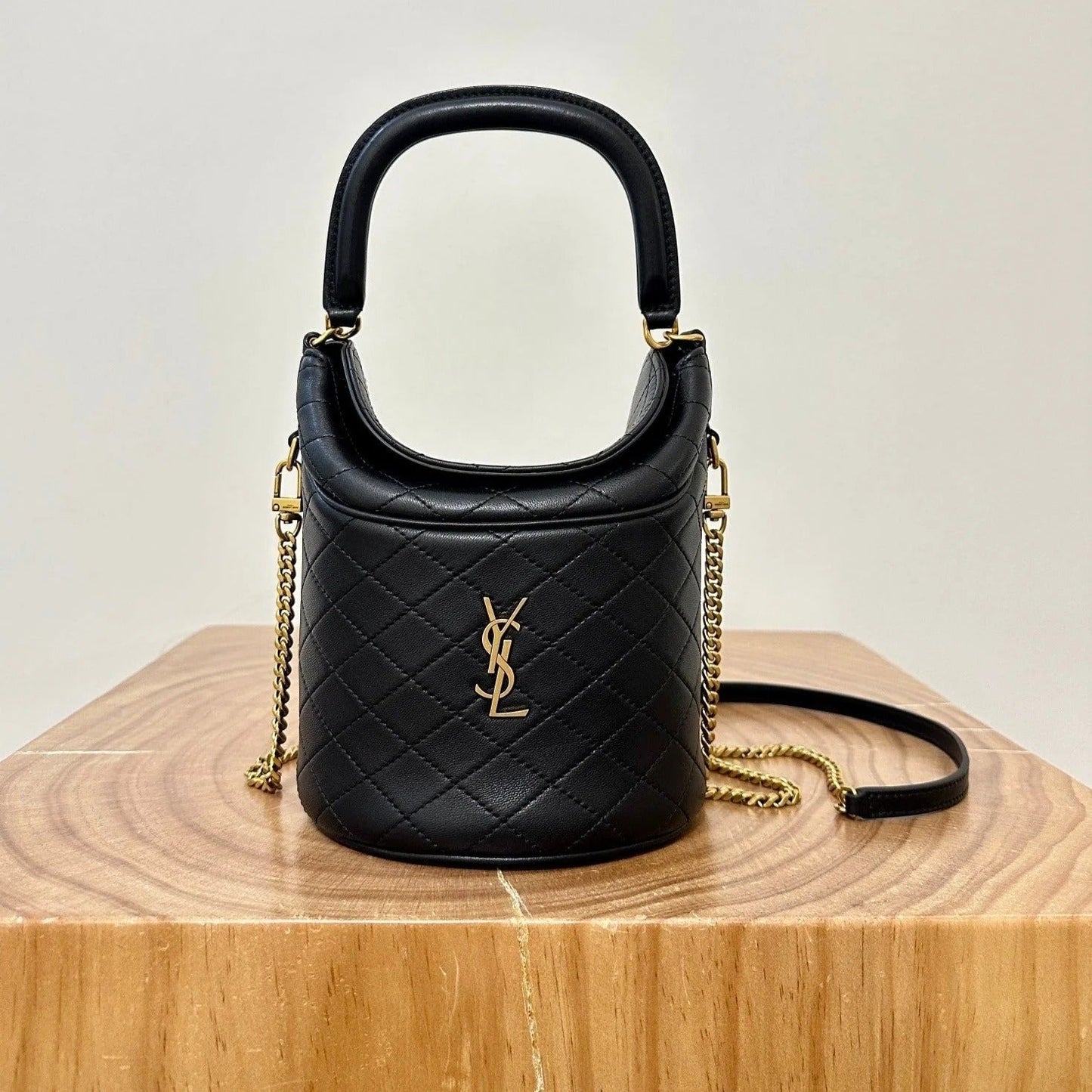 19 FLAP BUCKET BAG BLACK CALFSKIN mysite