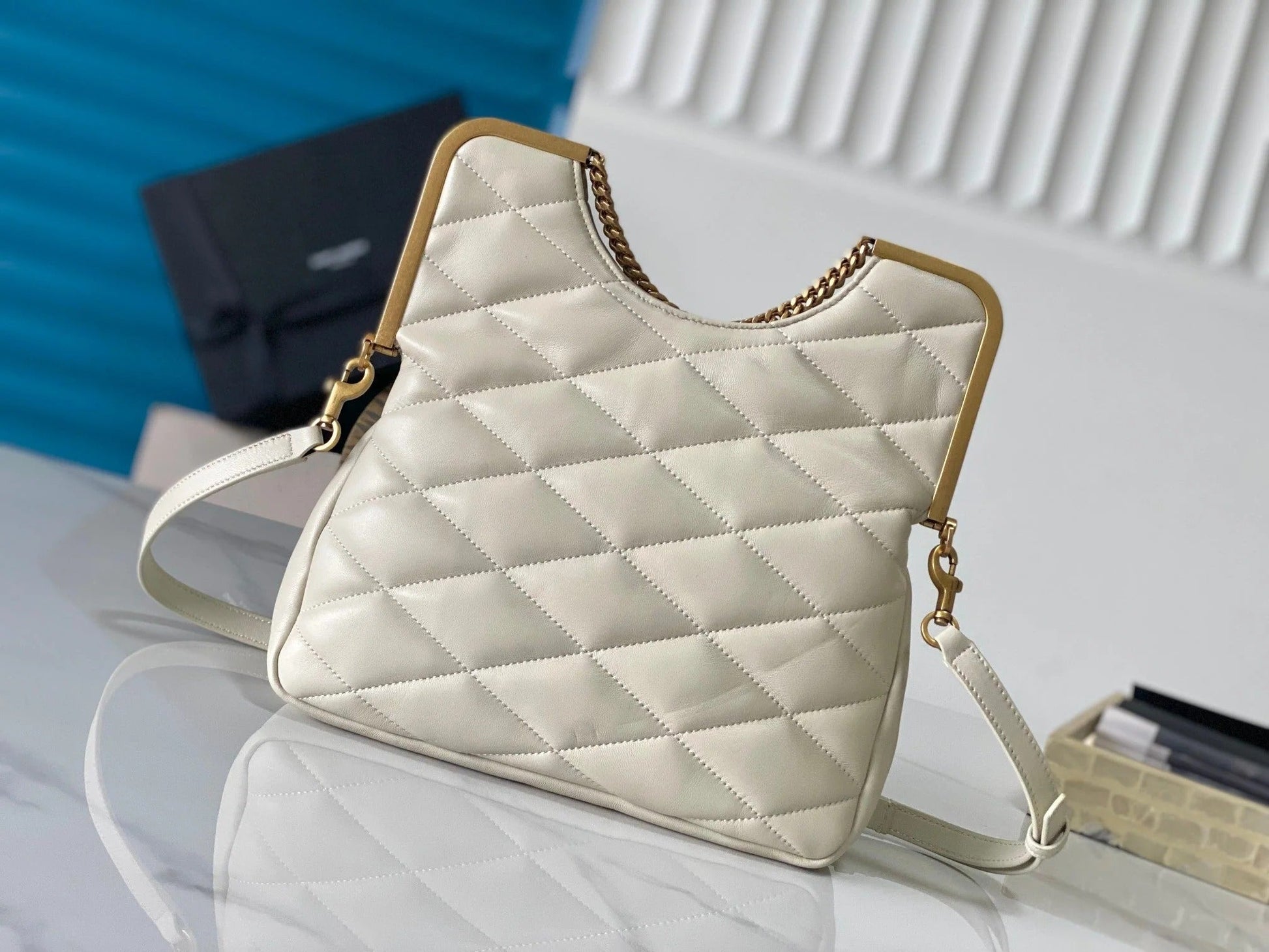 26 WHITE SHEEPSKIN WITH GOLD BUCKLE BAG mysite