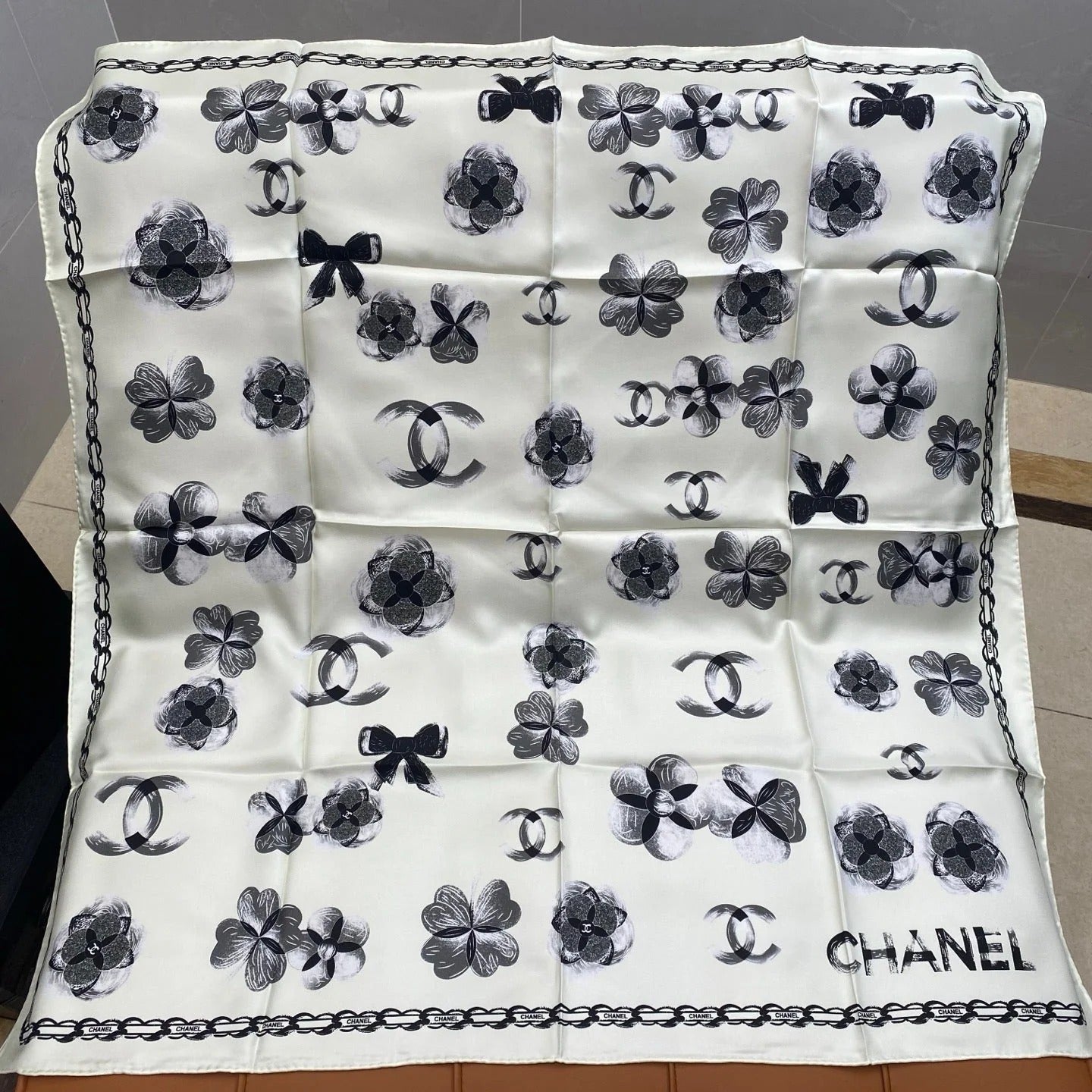 CHANEL 25S SCARF 90 IN SILK 703654 mysite