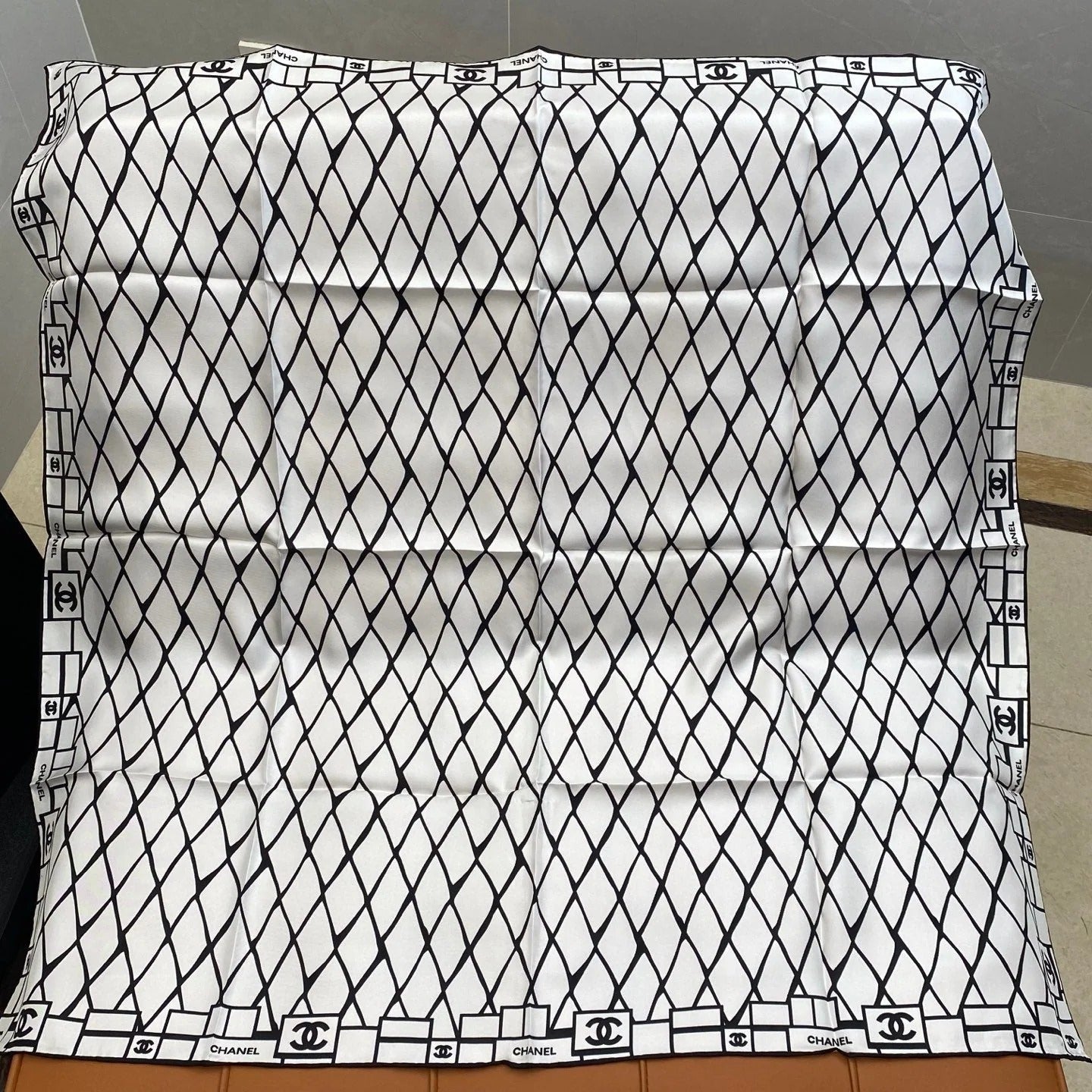 CHANEL 25S SCARF 90 IN SILK 703694 mysite