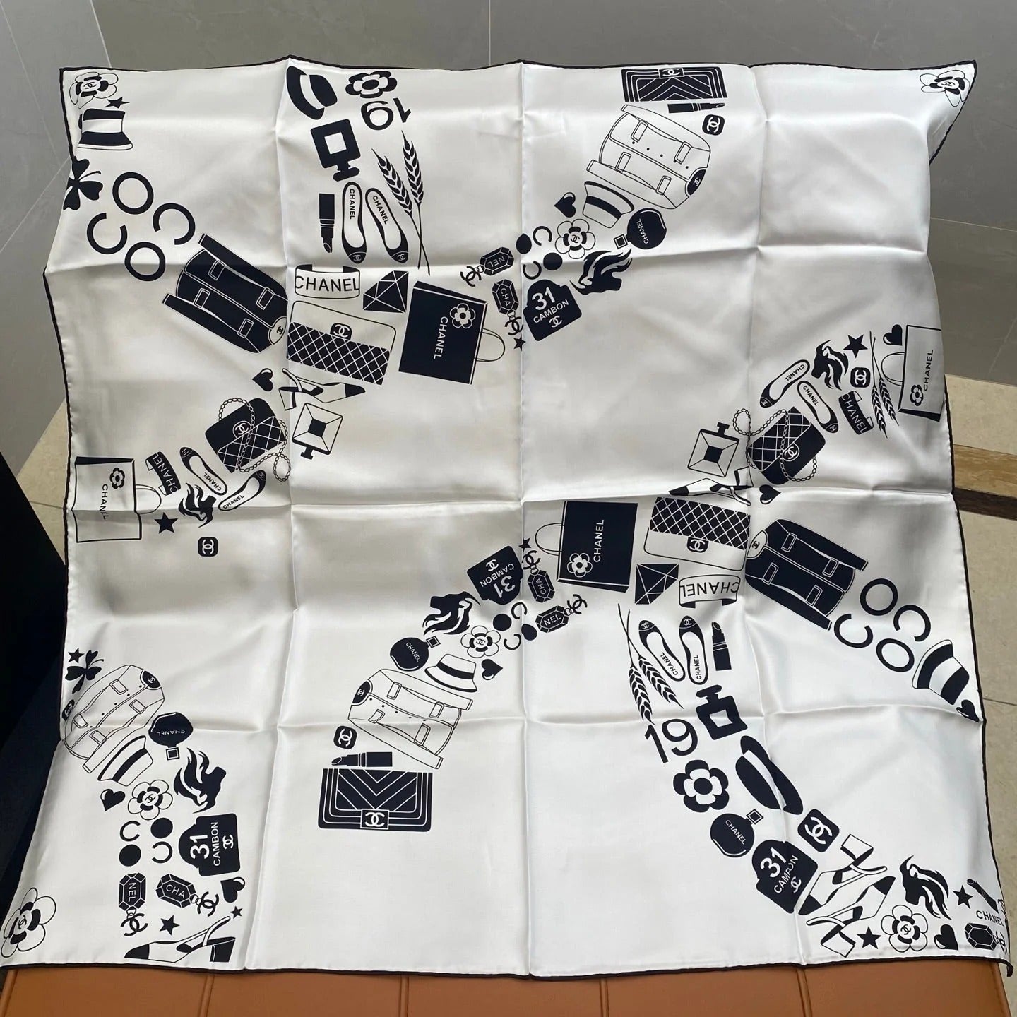 CHANEL 25S SCARF 90 IN SILK 703697 mysite