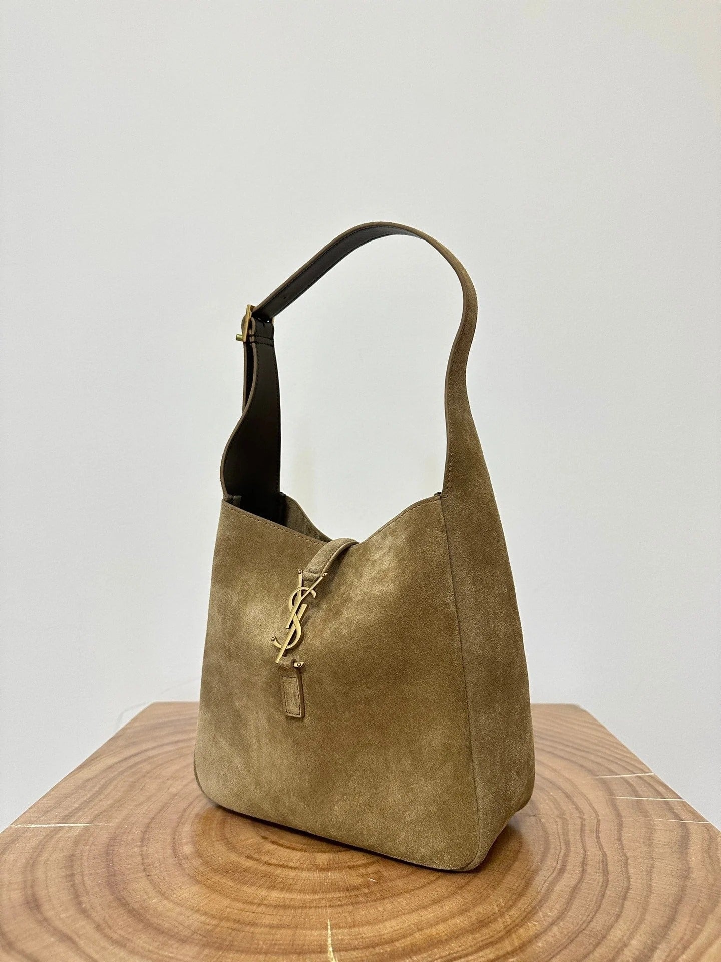 LE 5 À 7 SUPPLE SMALL 22 IN PEANUT BROWN SUEDE mysite