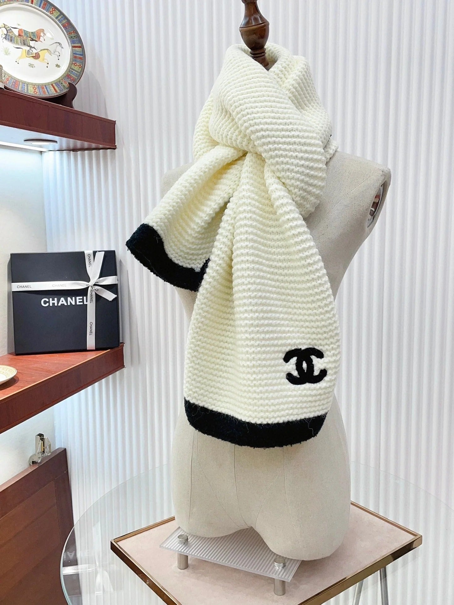 KNIT SCARF 200 CM IN WHITE CASHMERE WITH BLACK LOGO 383911 mysite