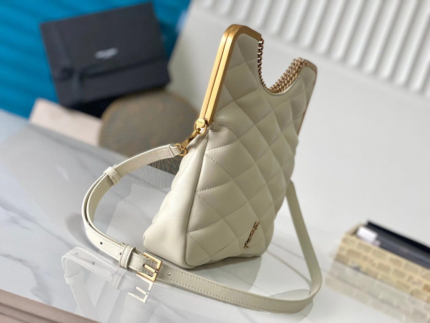 26 WHITE SHEEPSKIN WITH GOLD BUCKLE BAG mysite