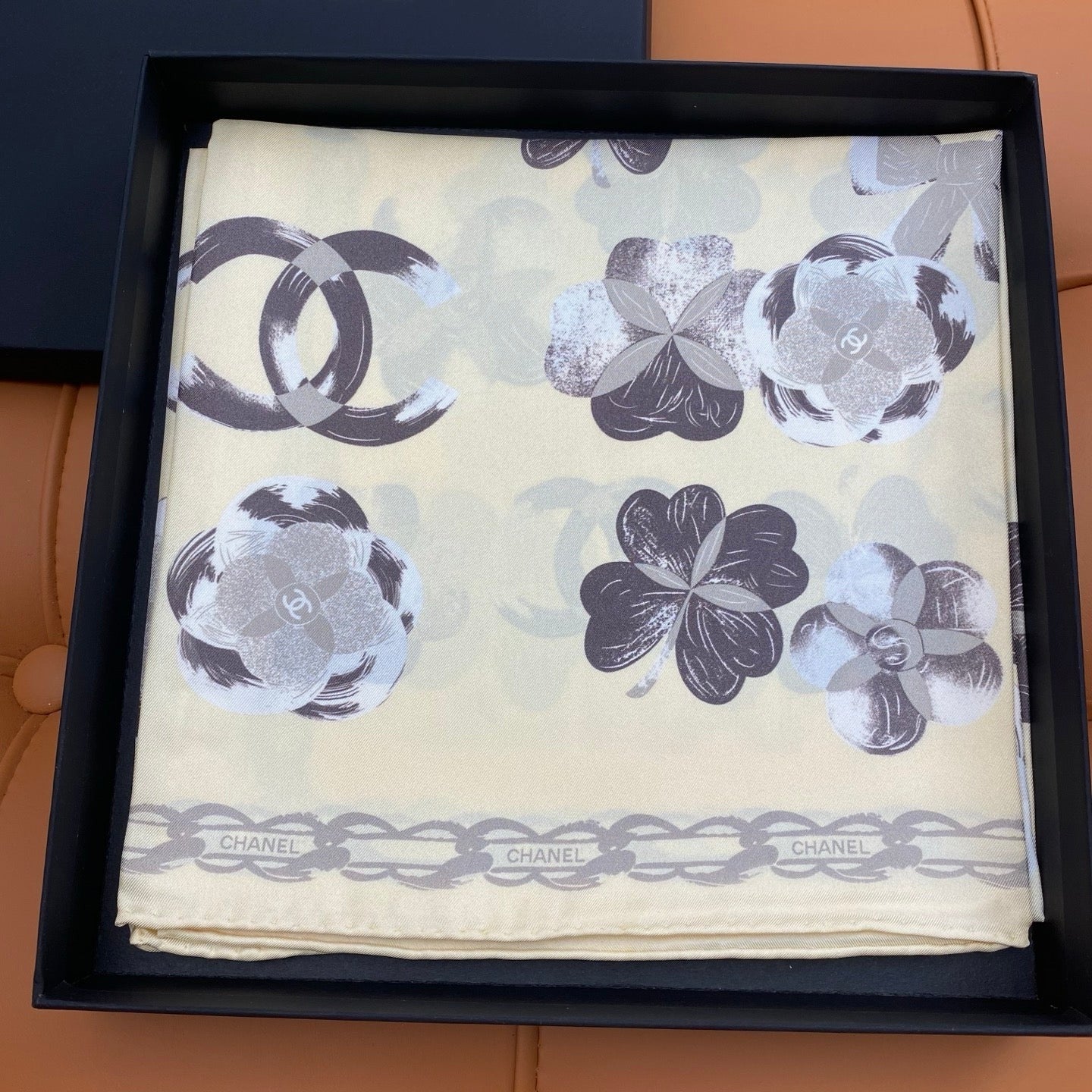 CHANEL 25S SCARF 90 IN SILK 703655 mysite