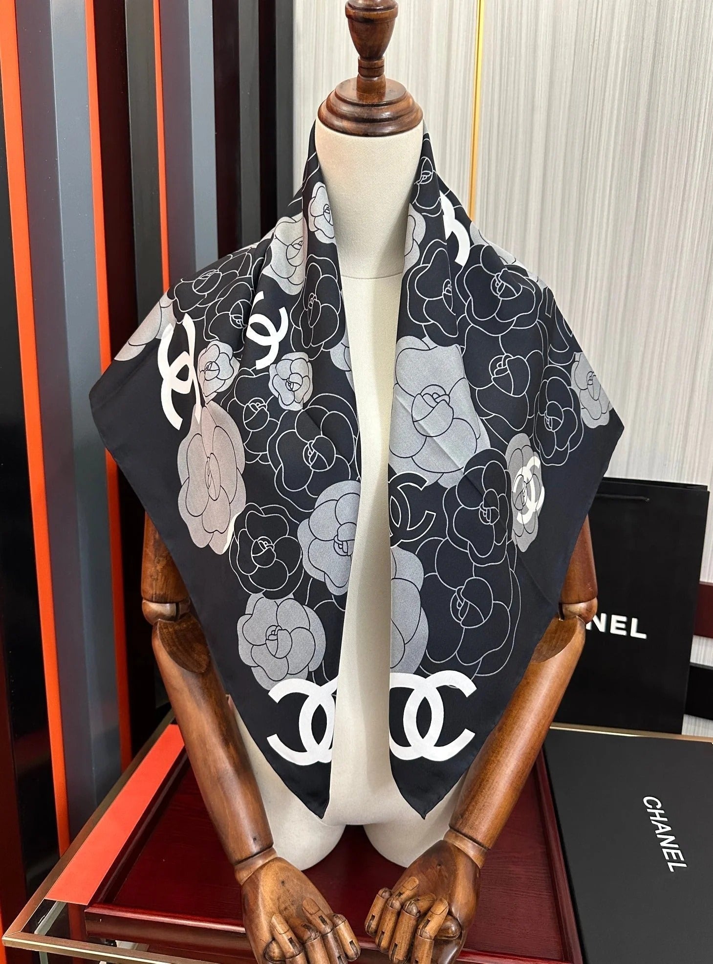 CHANEL 25S SCARF 90 IN SILK 738464 mysite
