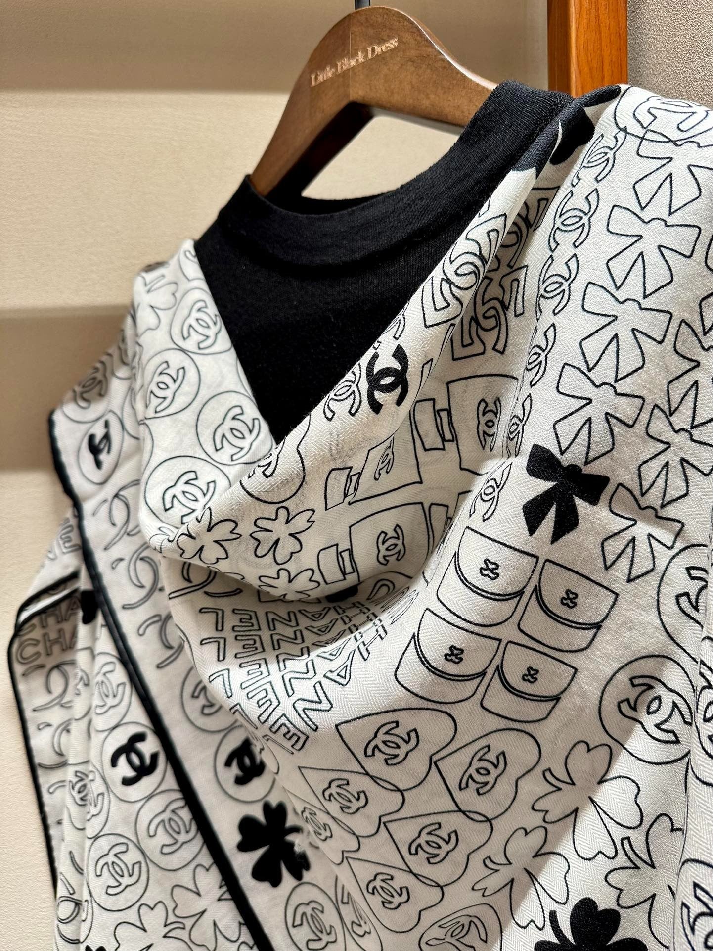 SQUARE SCARF 140 CM IN WHITE MONOGRAM SILK 403998 mysite