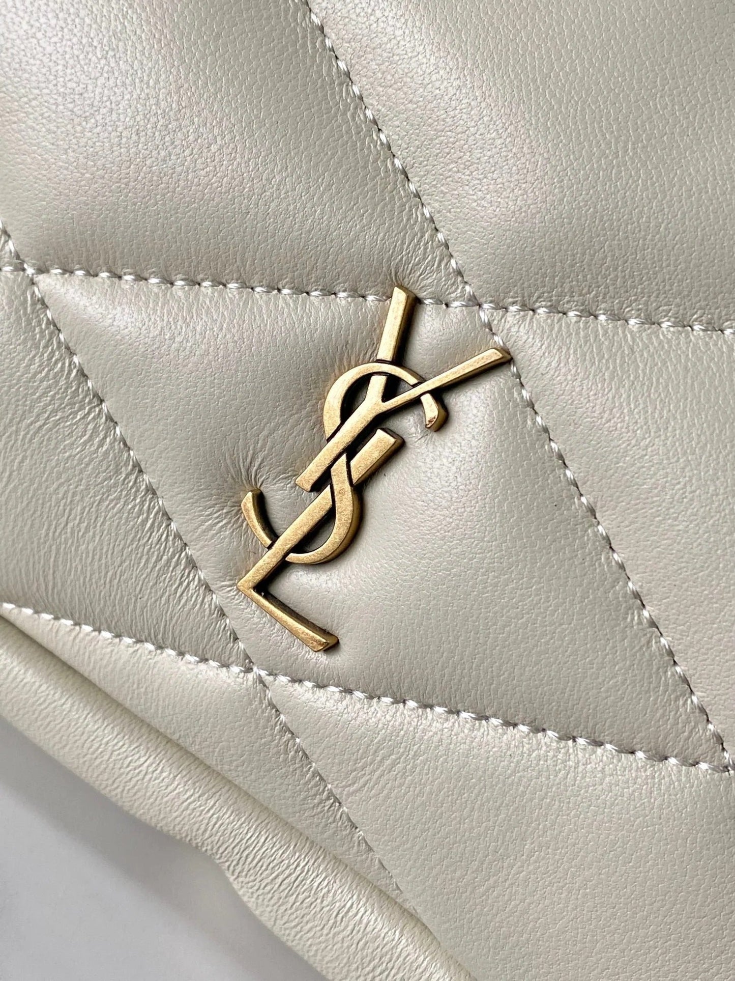 26 WHITE SHEEPSKIN WITH GOLD BUCKLE BAG mysite