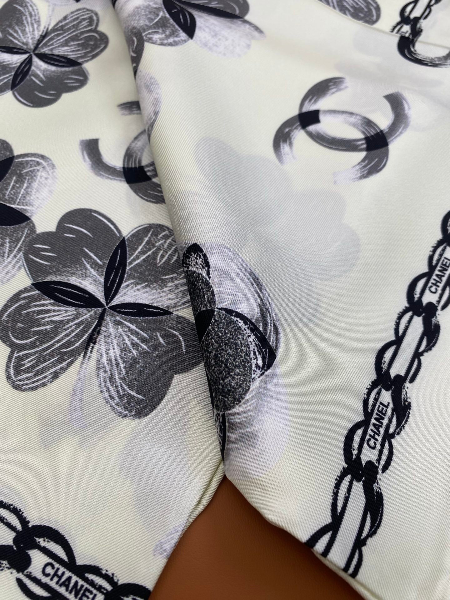 CHANEL 25S SCARF 90 IN SILK 703654 mysite