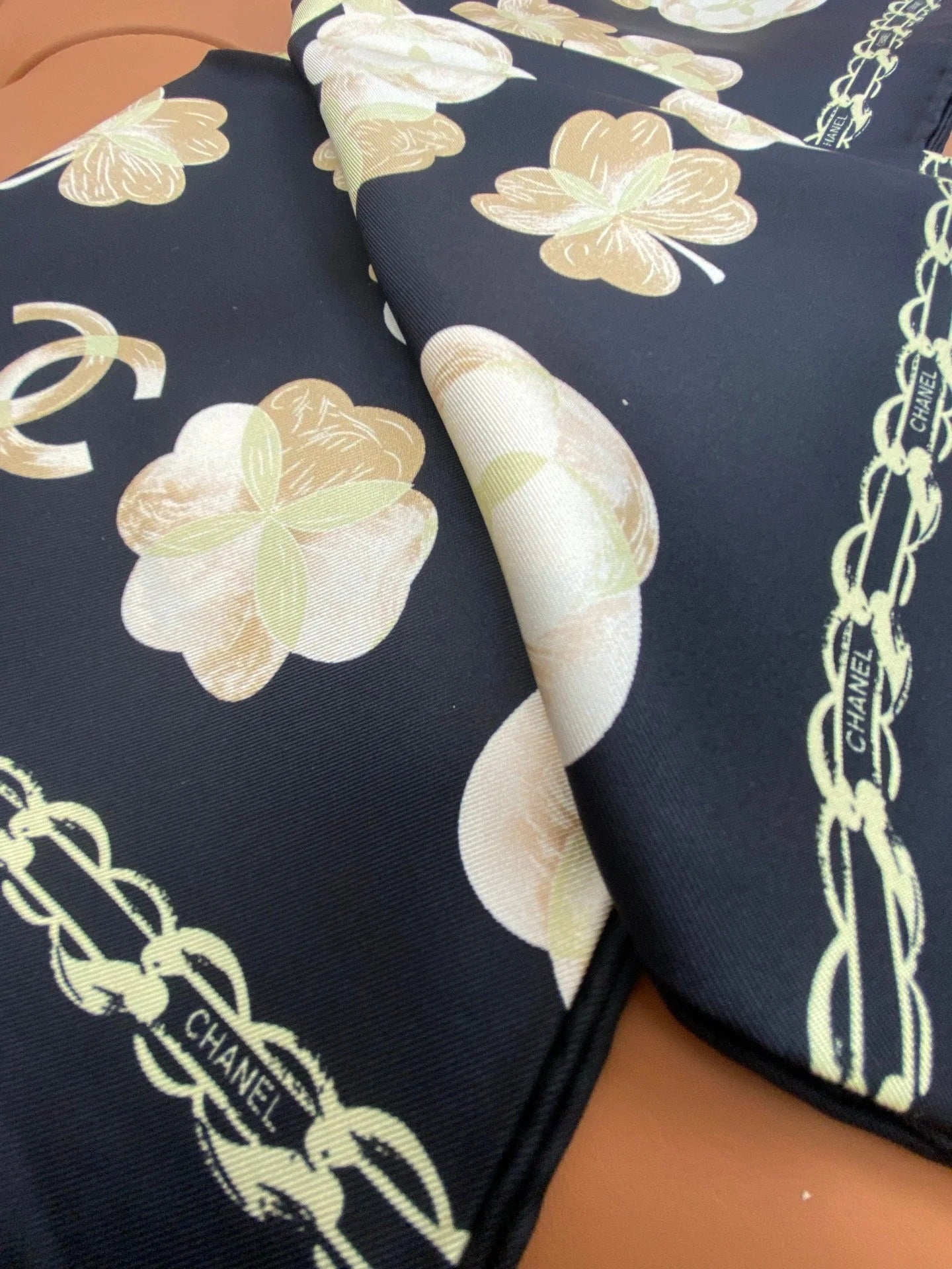 CHANEL 25S SCARF 90 IN SILK 703656 mysite