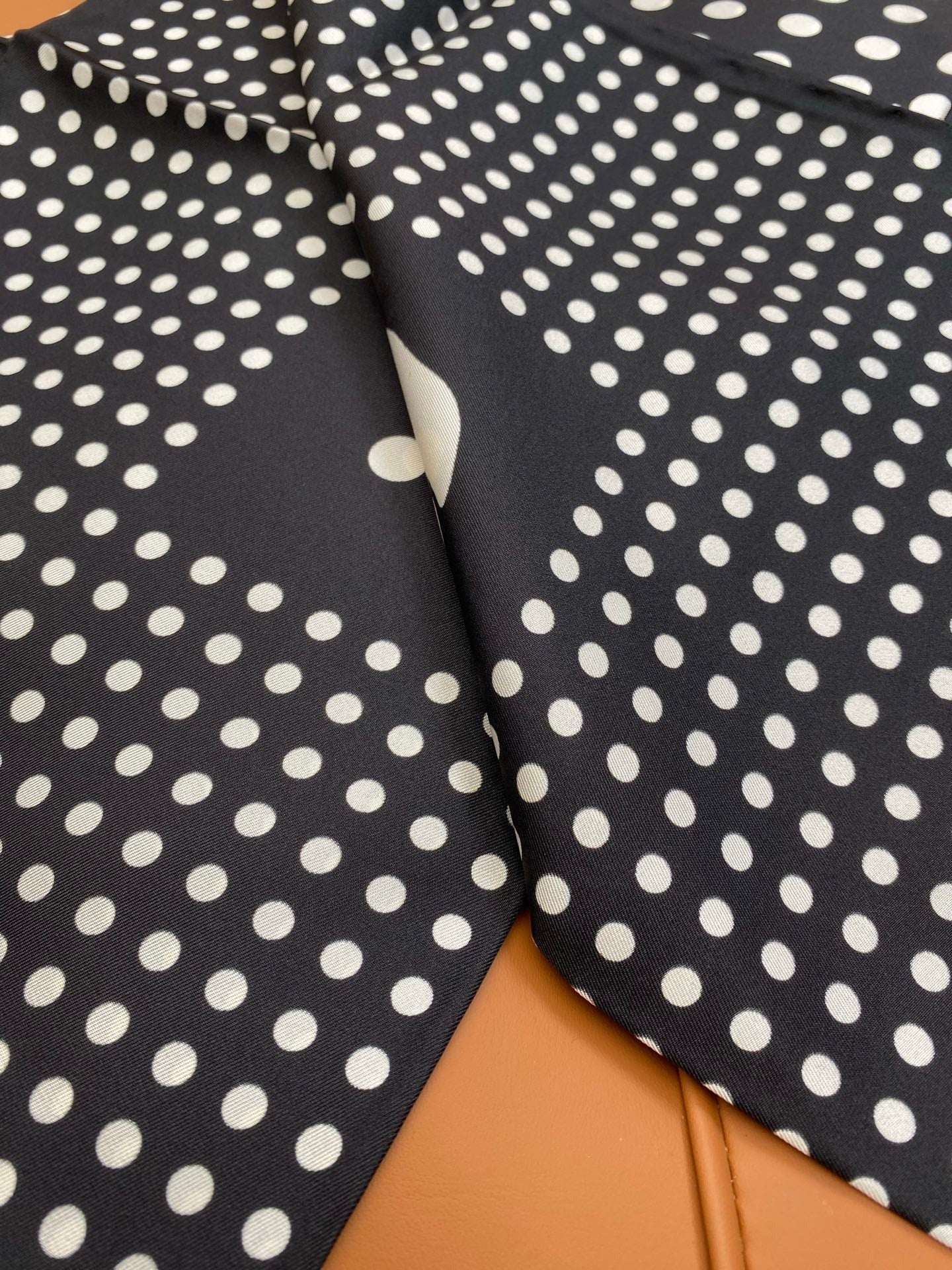 CHANEL 25S SCARF 90 IN SILK 703690 mysite