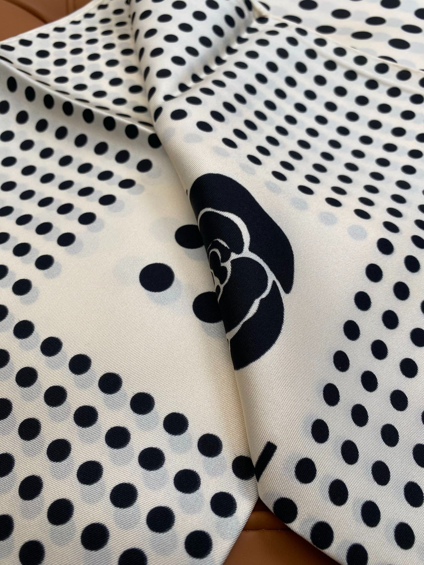 CHANEL 25S SCARF 90 IN SILK 703691 mysite