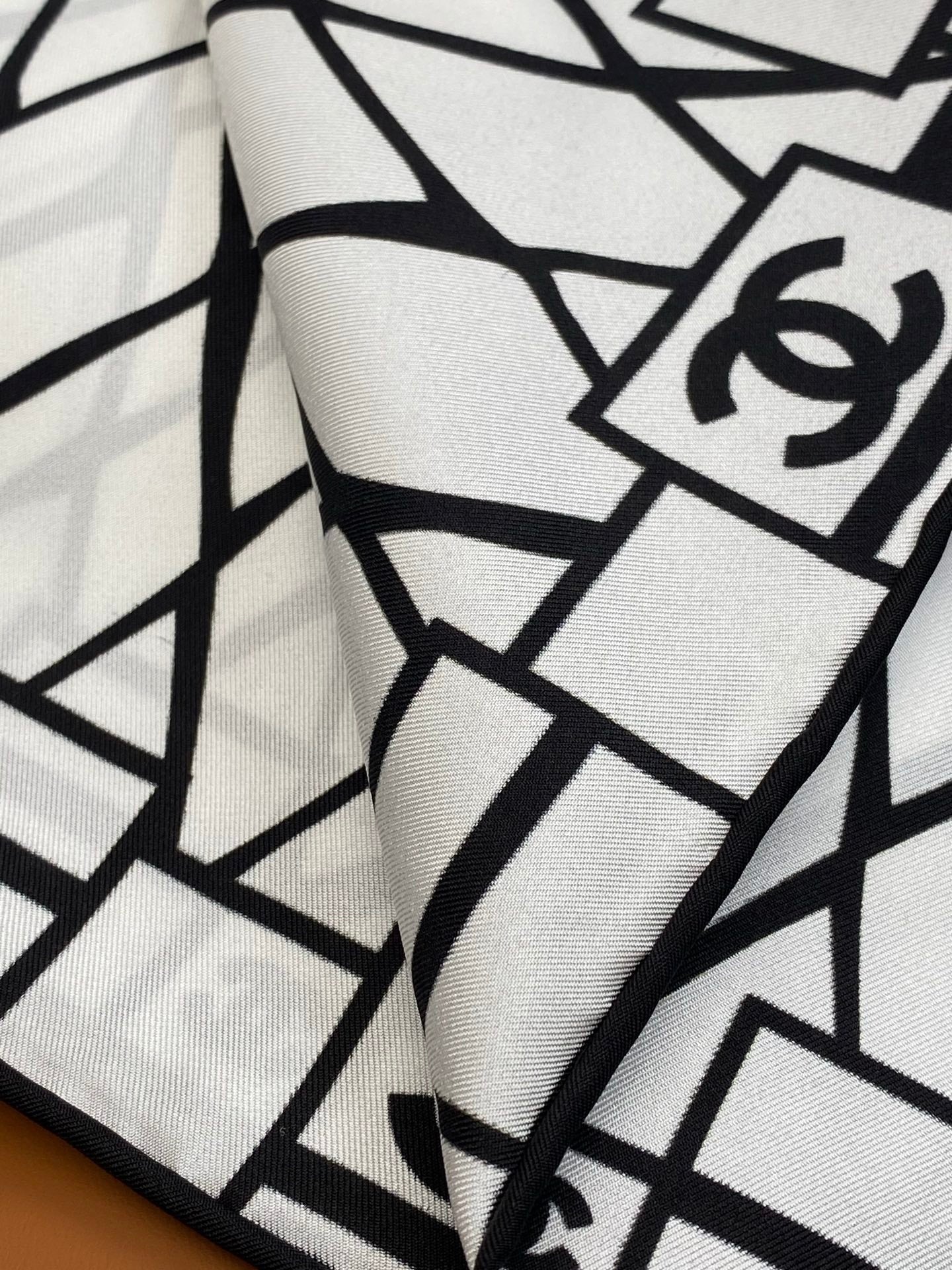 CHANEL 25S SCARF 90 IN SILK 703694 mysite