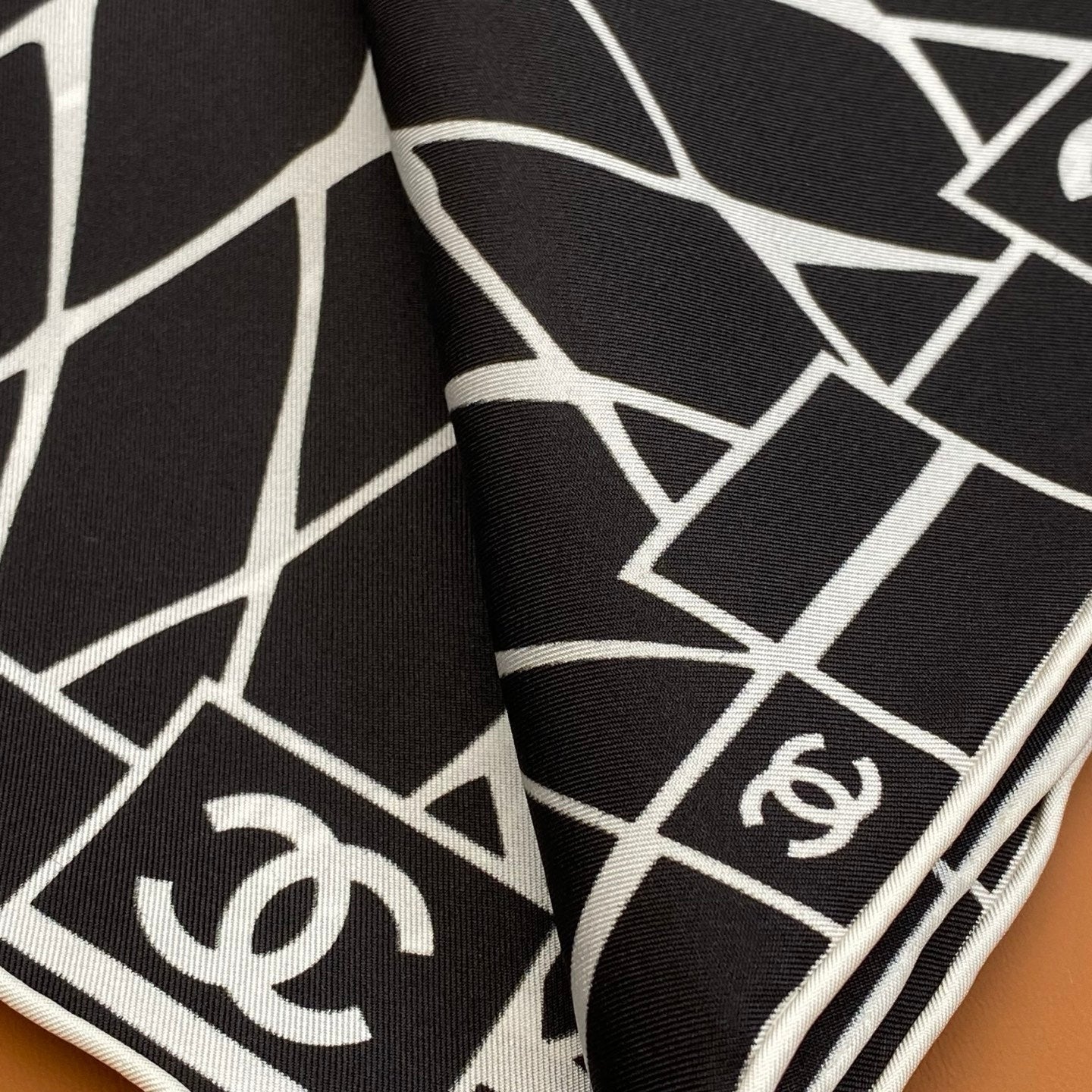 CHANEL 25S SCARF 90 IN SILK 703695 mysite