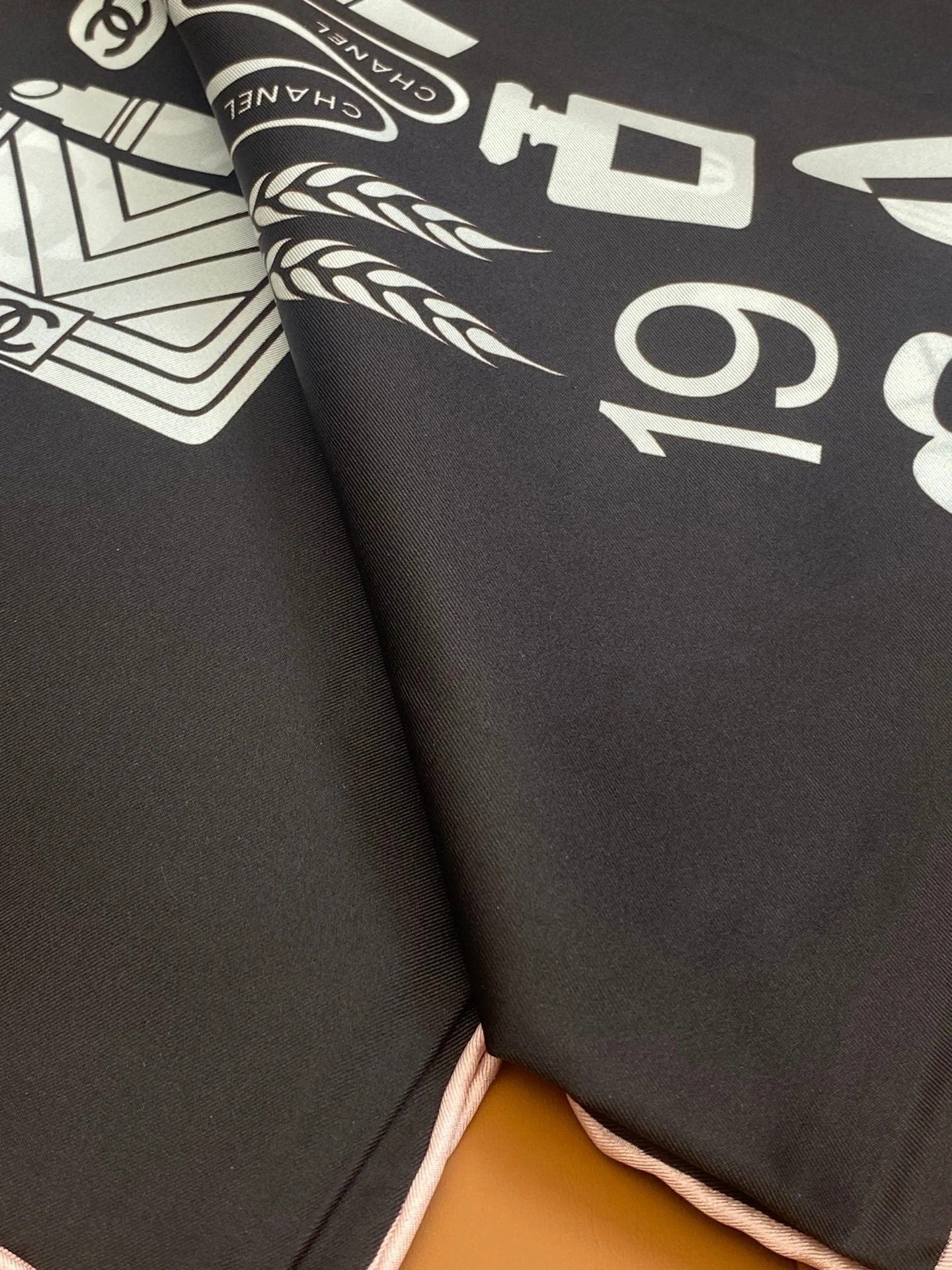 CHANEL 25S SCARF 90 IN SILK 703696 mysite