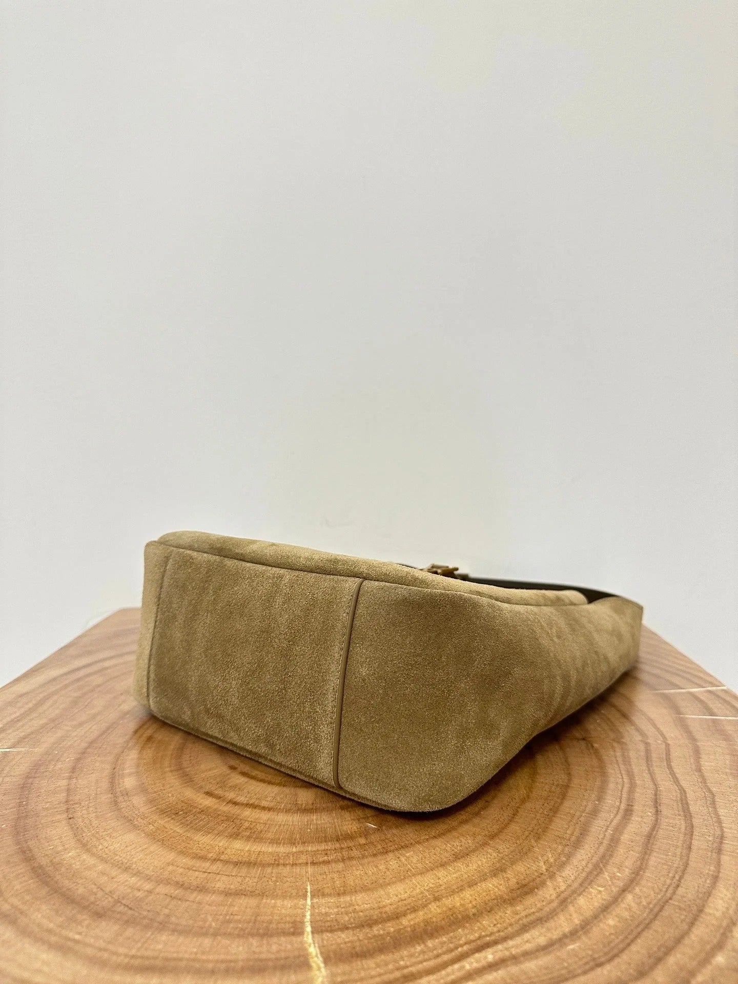 LE 5 À 7 SUPPLE SMALL 22 IN PEANUT BROWN SUEDE mysite