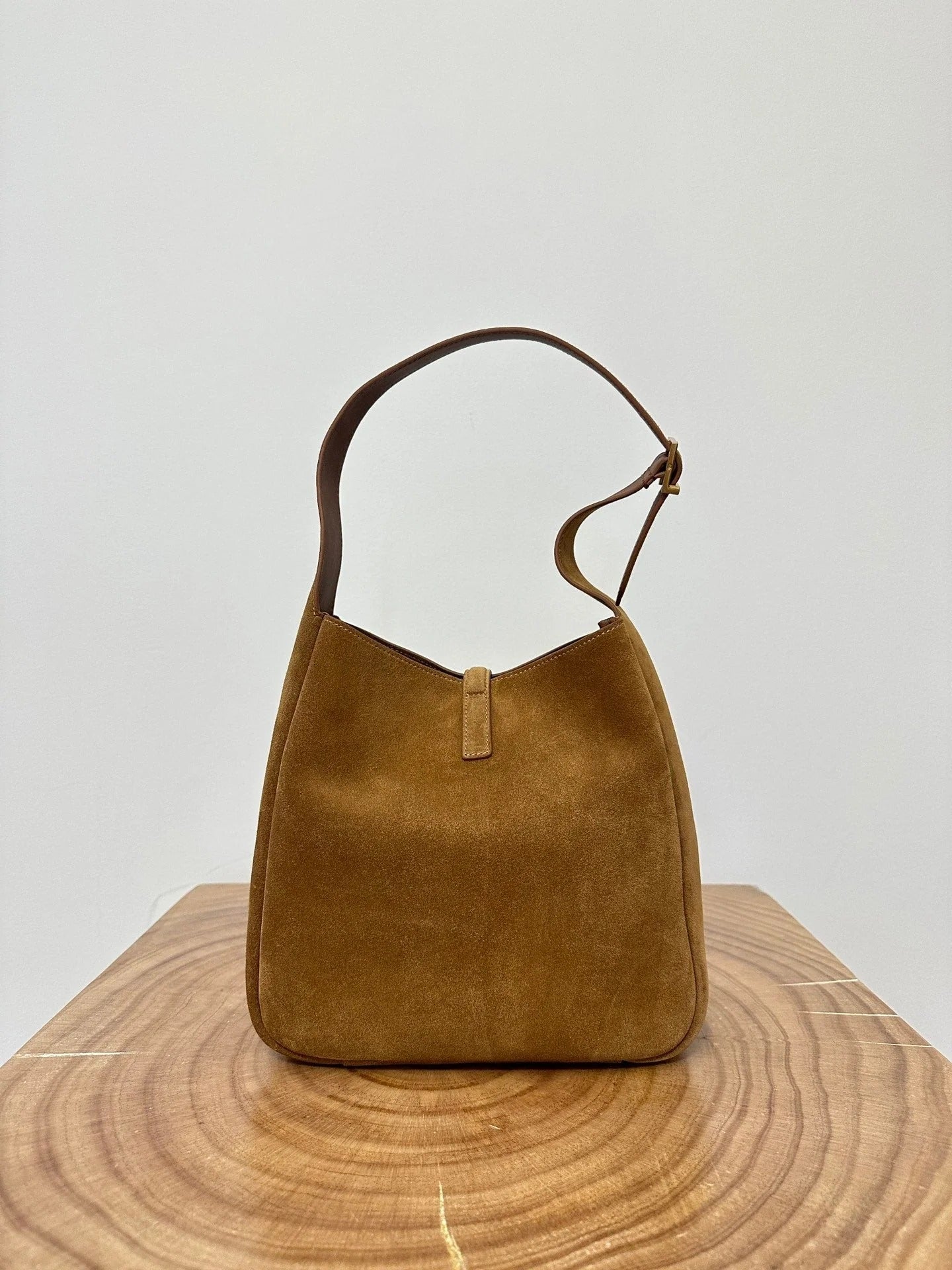 LE 5 À 7 SUPPLE SMALL 22 IN CARAMEL BROWN SUEDE mysite