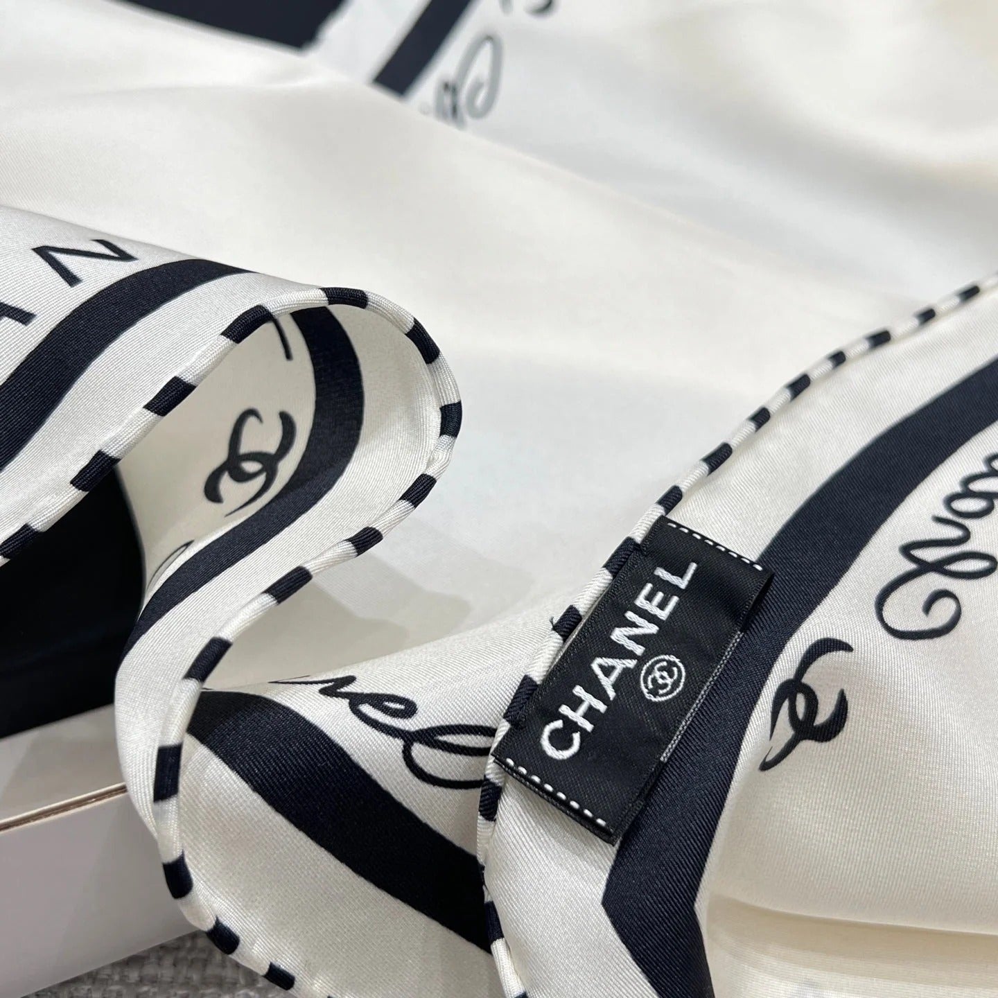 CHANEL 25S SCARF 160 IN SILK 697664 mysite