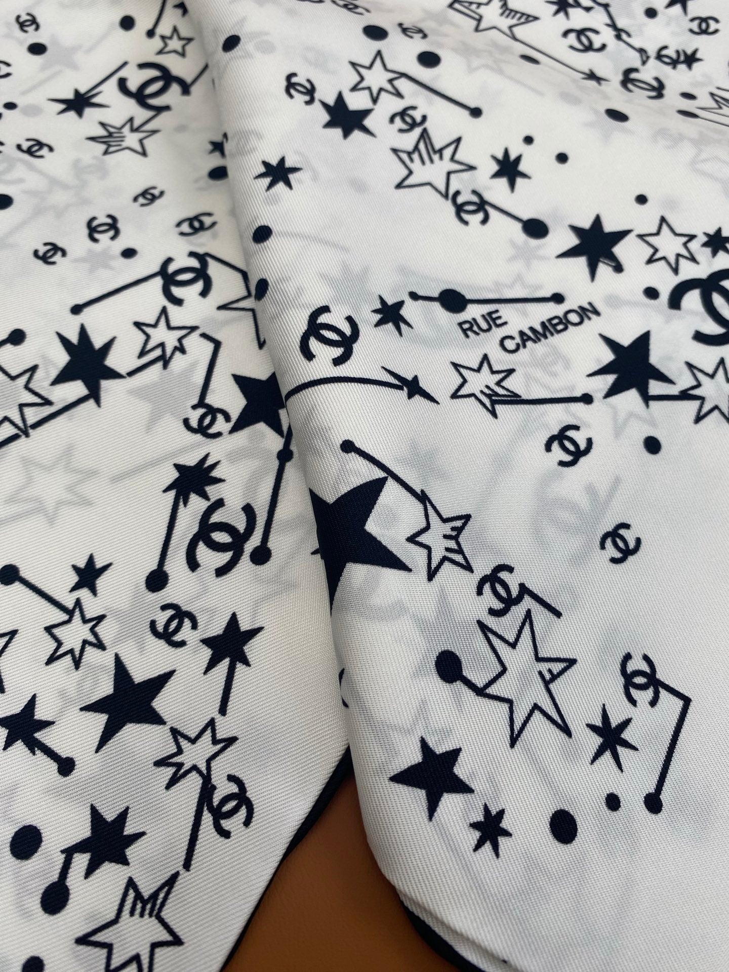 CHANEL 25S SCARF 90 IN SILK 704602 mysite