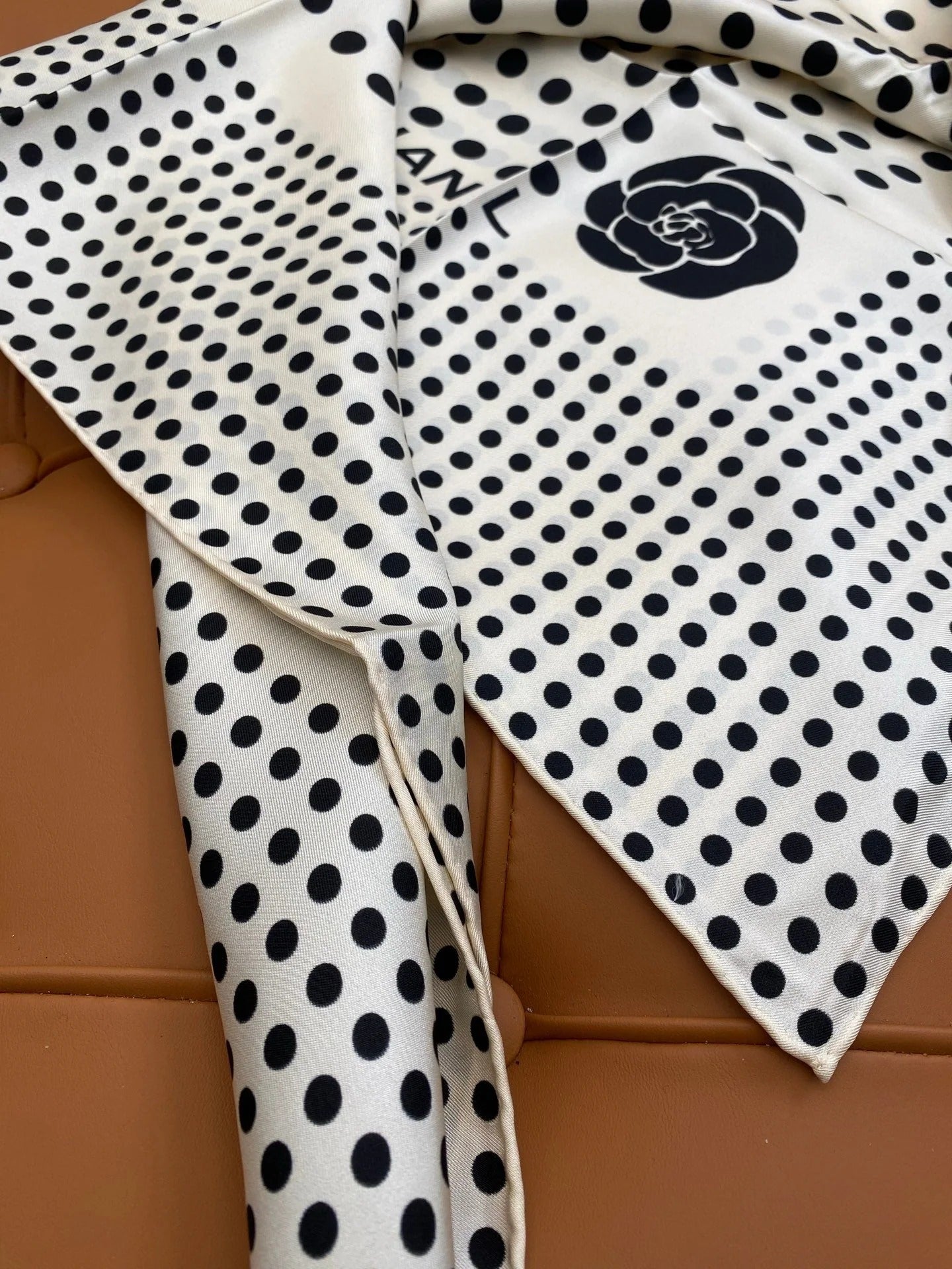 CHANEL 25S SCARF 90 IN SILK 703691 mysite