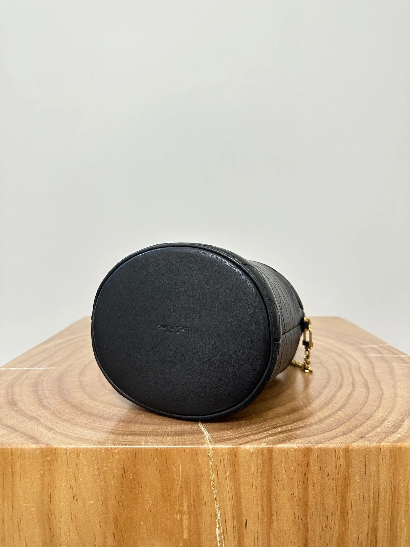 19 FLAP BUCKET BAG BLACK CALFSKIN mysite