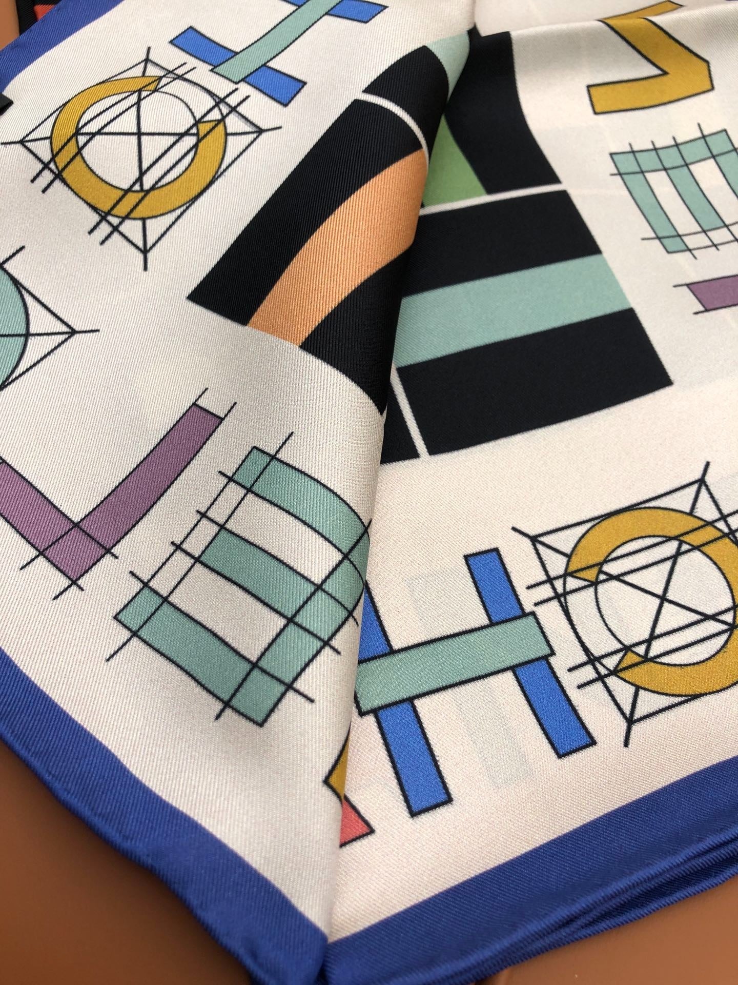 CHANEL 25S SCARF 90 IN SILK 704587 mysite