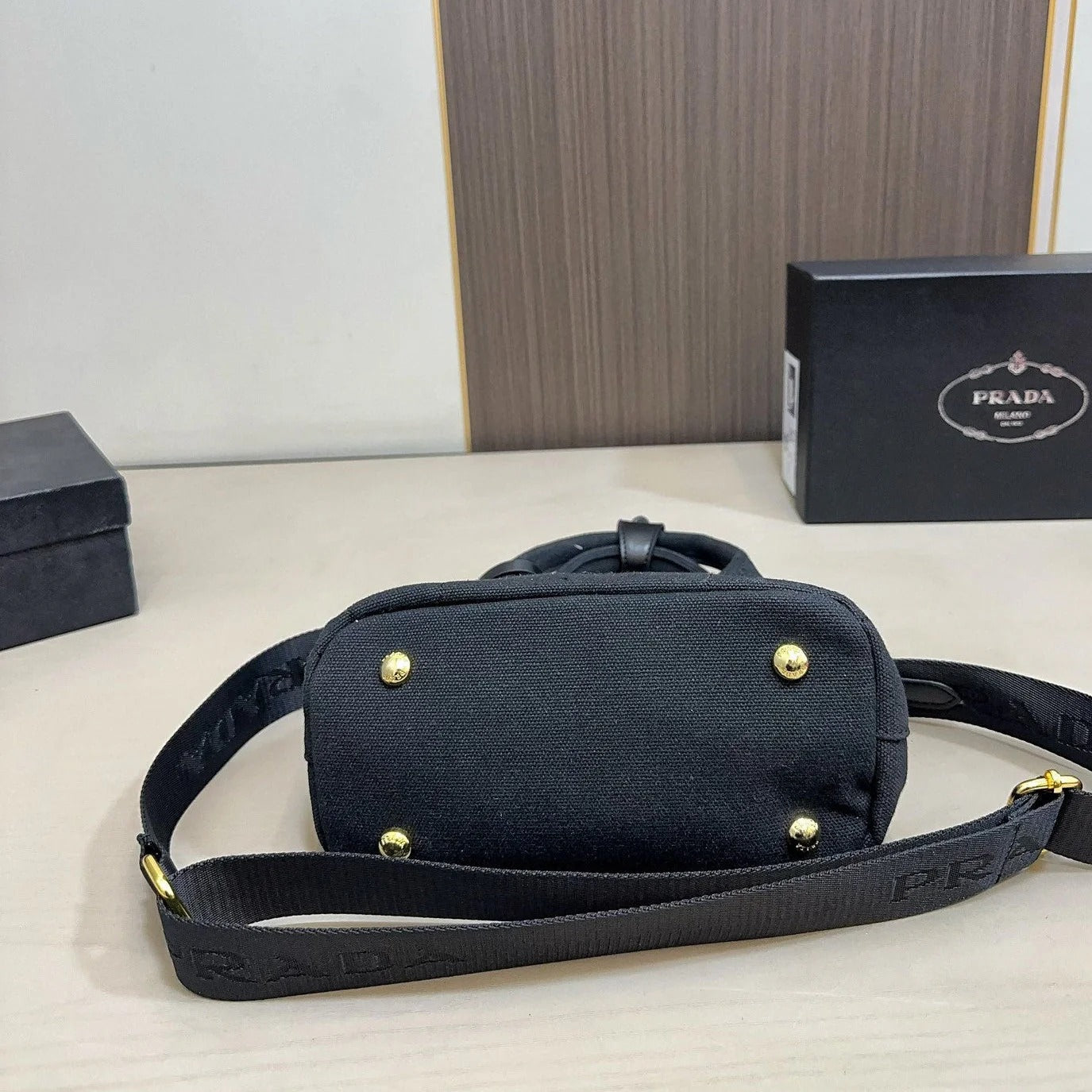 EMBOSSED LOGO TOTE BAG 30 IN BLACK FABIC mysite