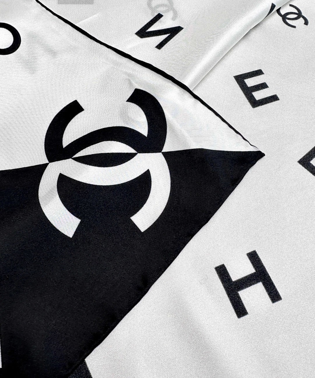 CHANEL 25S SCARF 90 IN SILK 720005 mysite