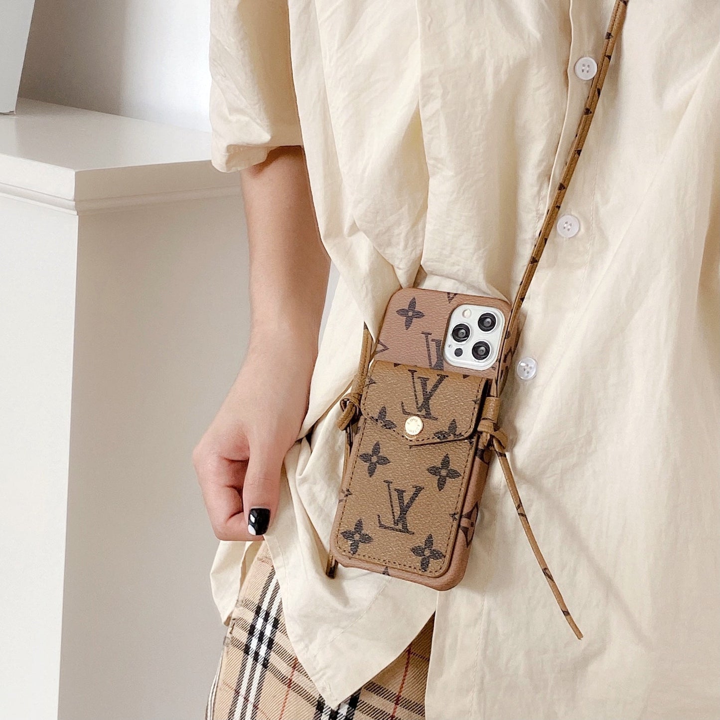 Lou Leather Chain iPhone Case mysite