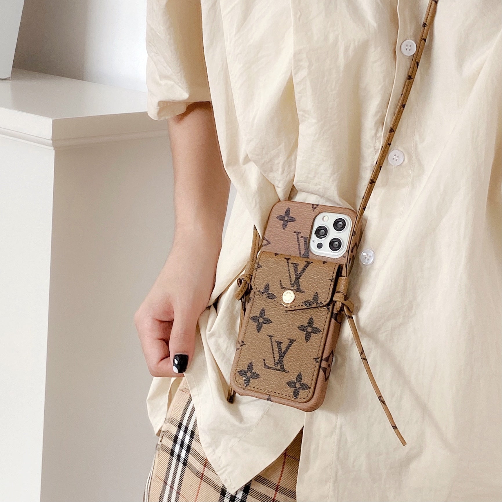Lou Leather Chain iPhone Case mysite
