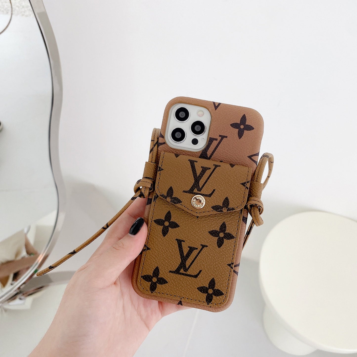 Lou Leather Chain iPhone Case mysite