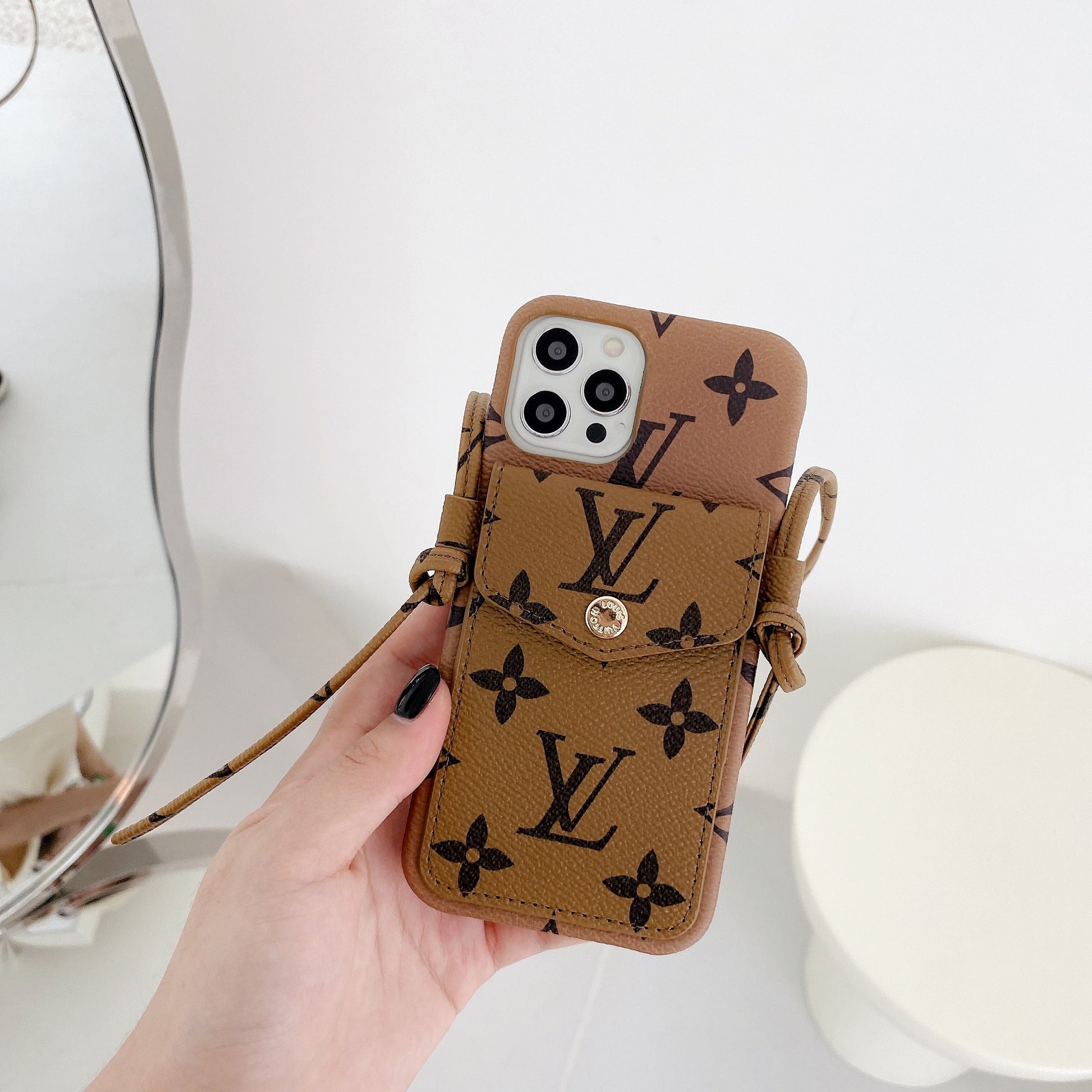 Lou Leather Chain iPhone Case mysite