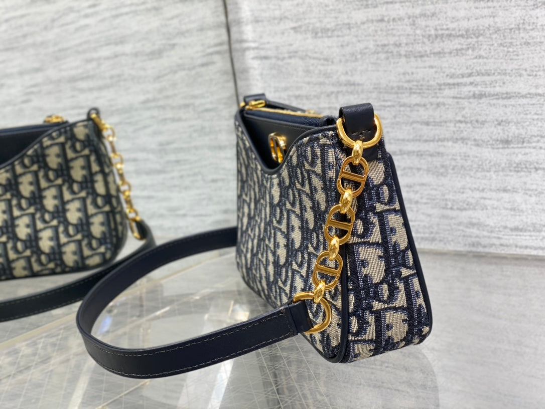 CD HOBO AVENUE 21CM BLUE OBLIQUE EMBROIDERY mysite